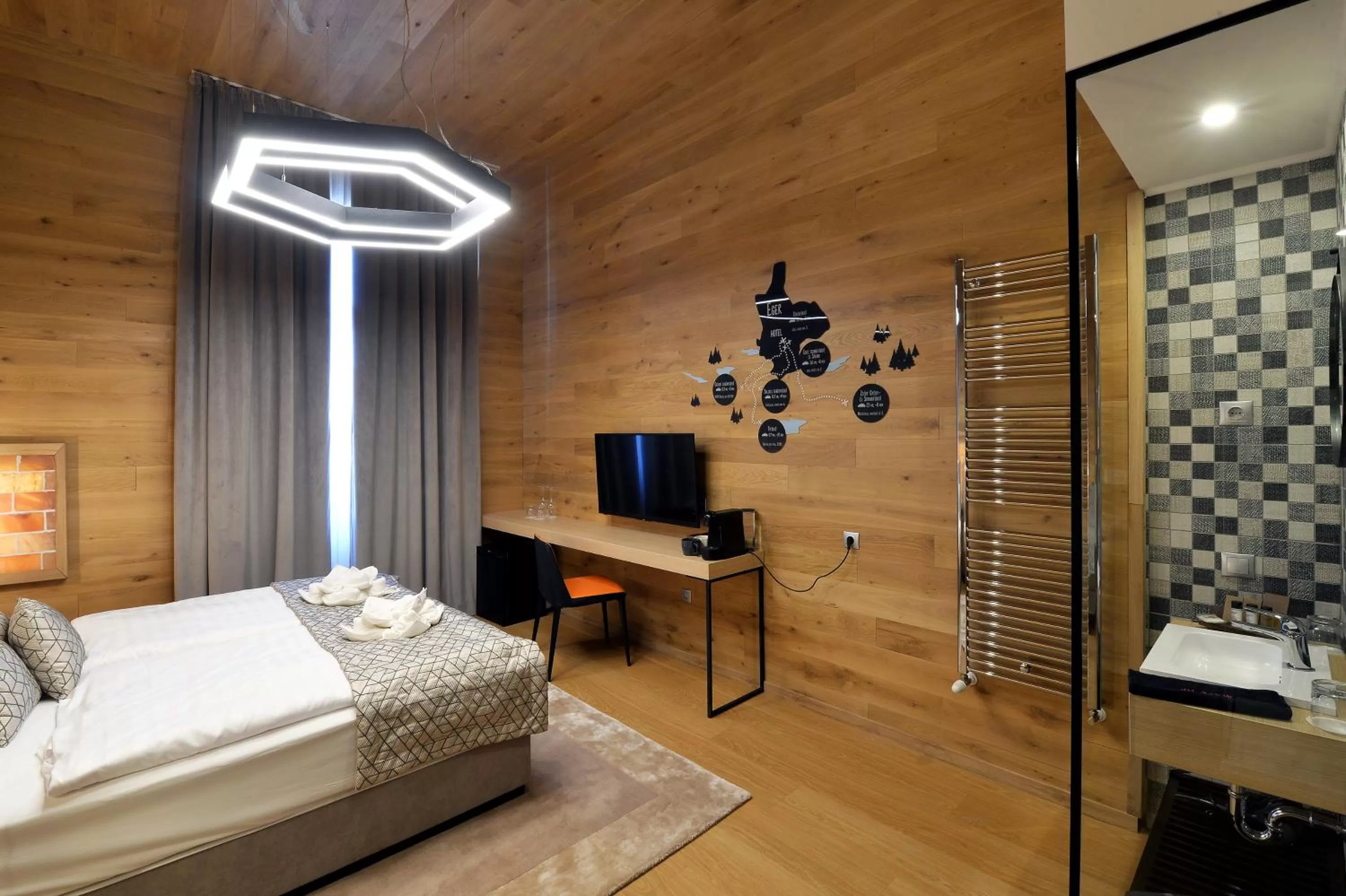 Photo of the whole room, Bed in 1552 Boutique Hotel