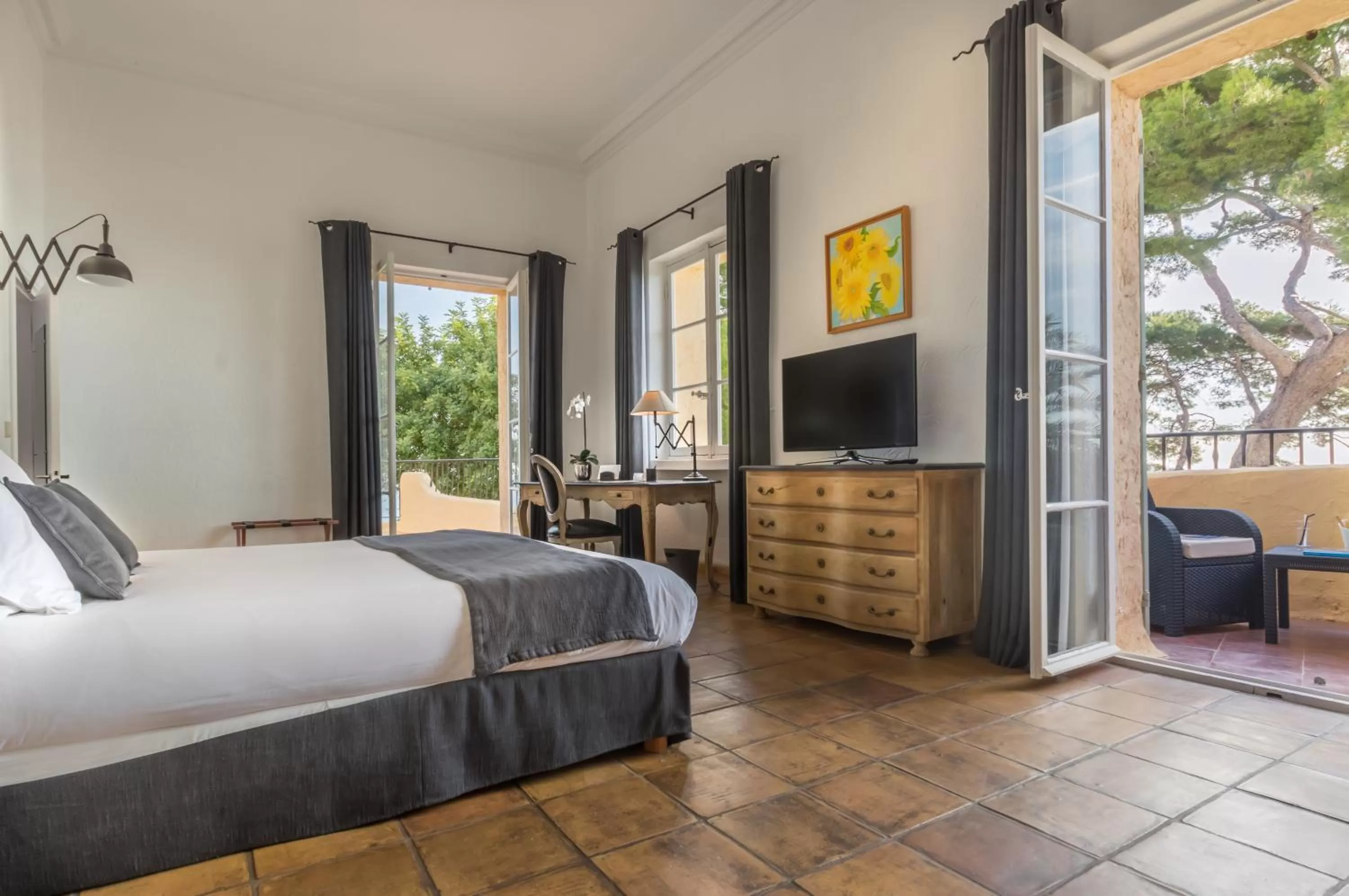 Bed in Hôtel Club Port La Galère