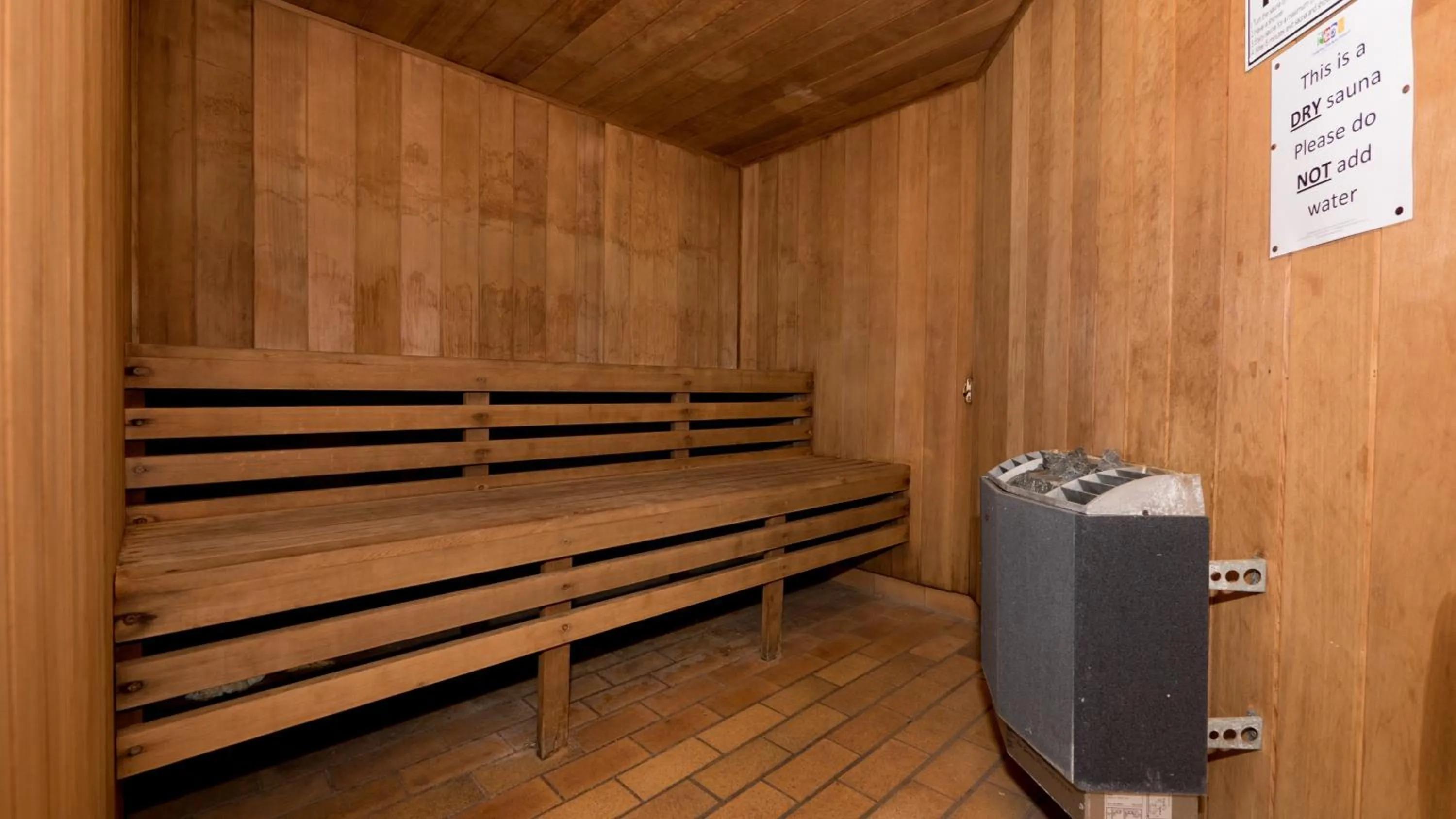 Sauna in Enderley Gardens Resort