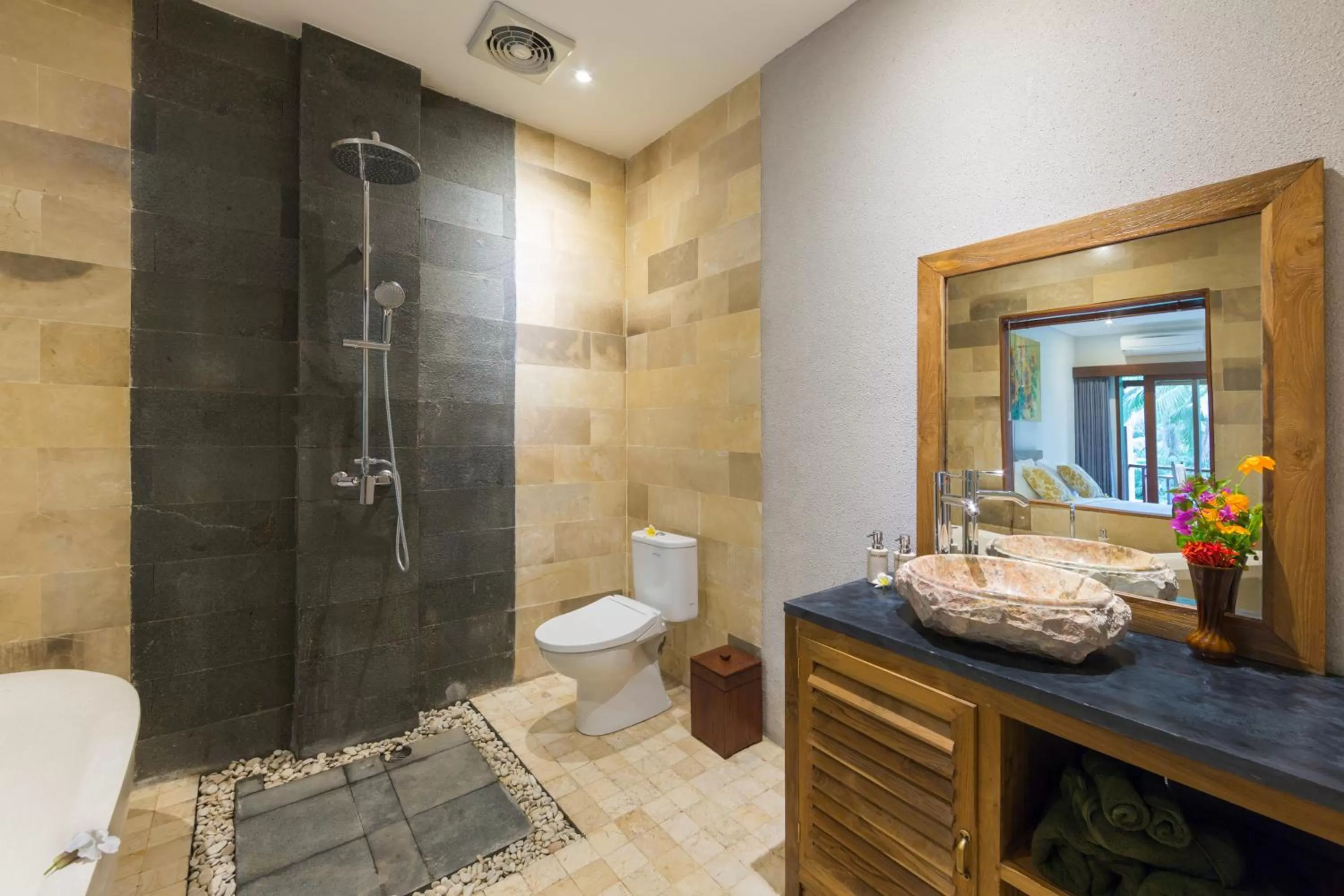 Shower in Alamdini Resort Ubud