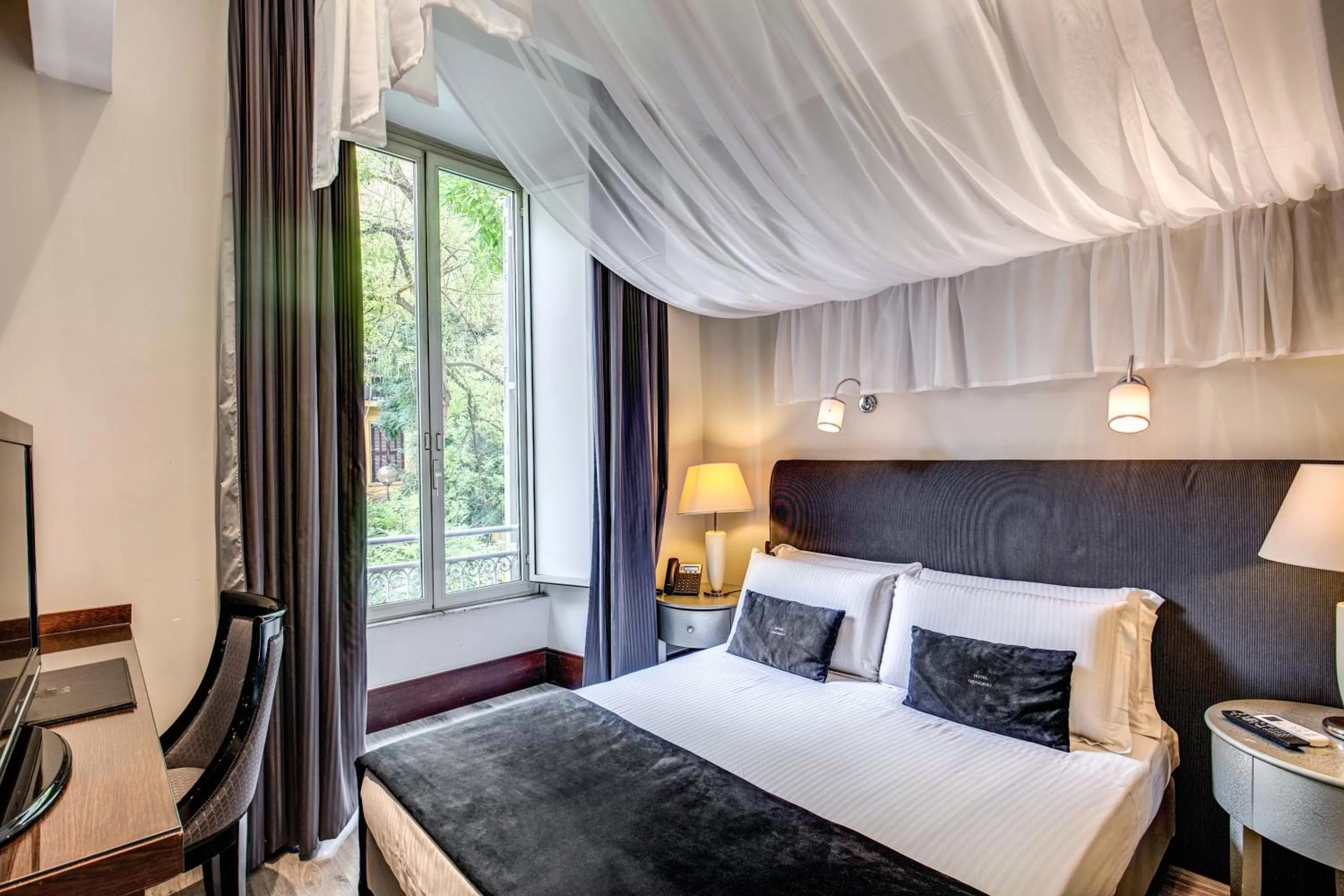 Photo of the whole room, Bed in Hotel Giuggioli