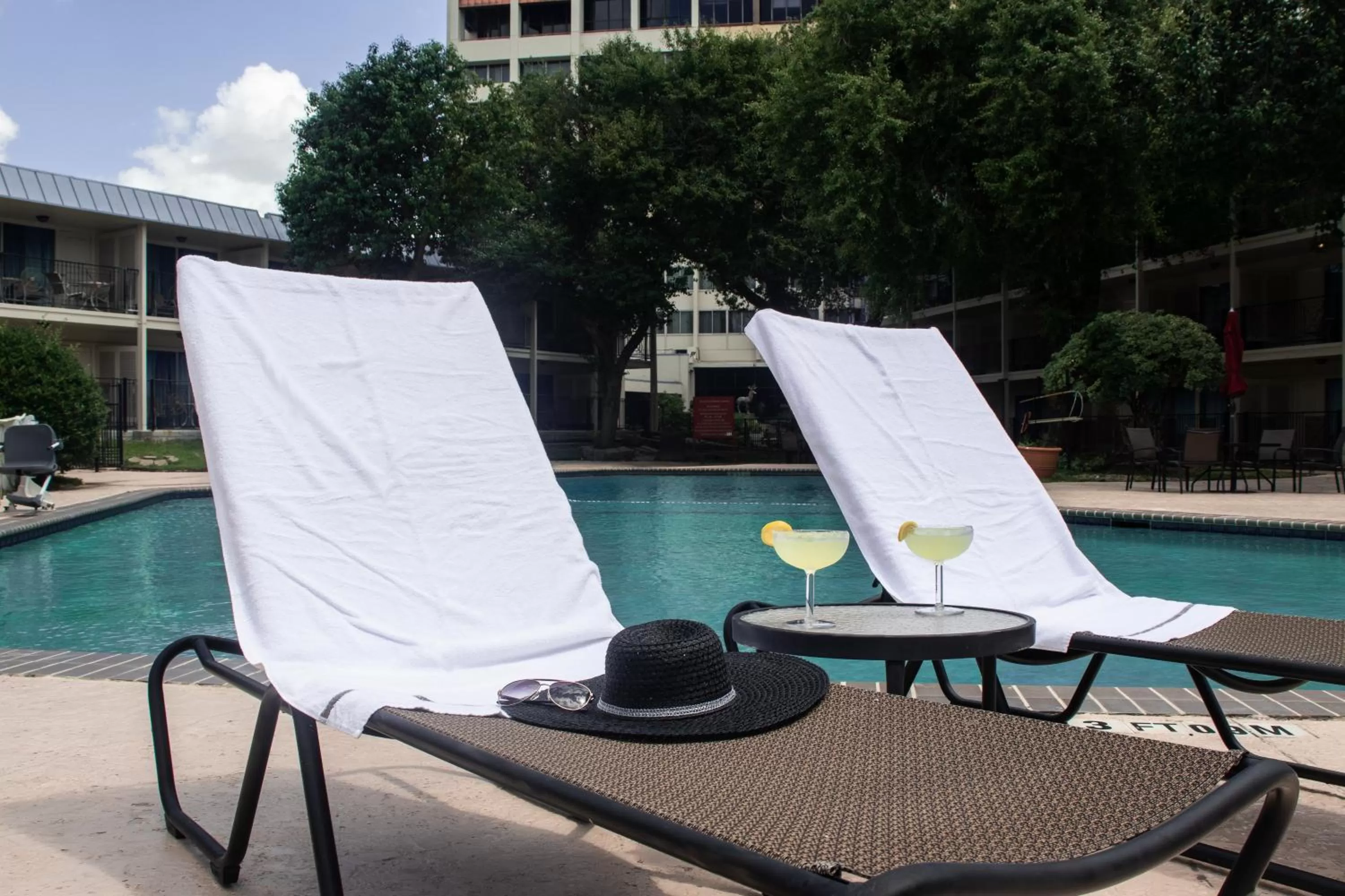 Pool view in Wyndham Houston near NRG Park - Medical Center