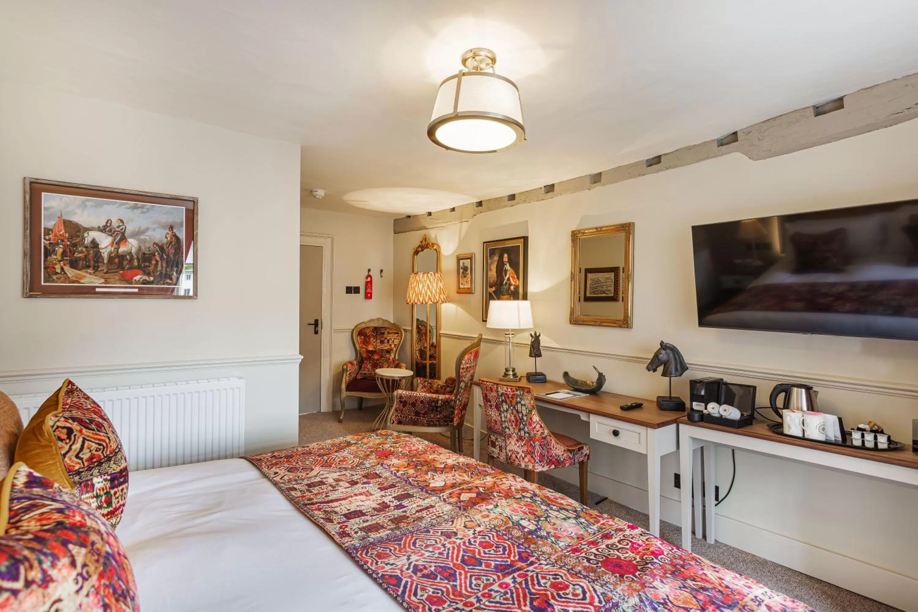 Bedroom, Bed in The George Hotel, Amesbury, Wiltshire - The Coaching Inn Group