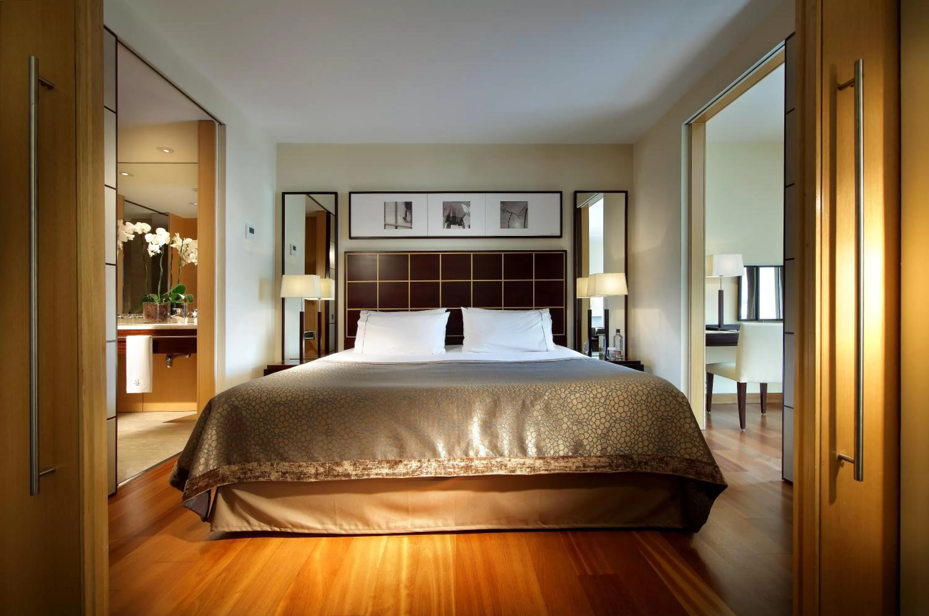 Bed in Eurostars Grand Marina Hotel GL