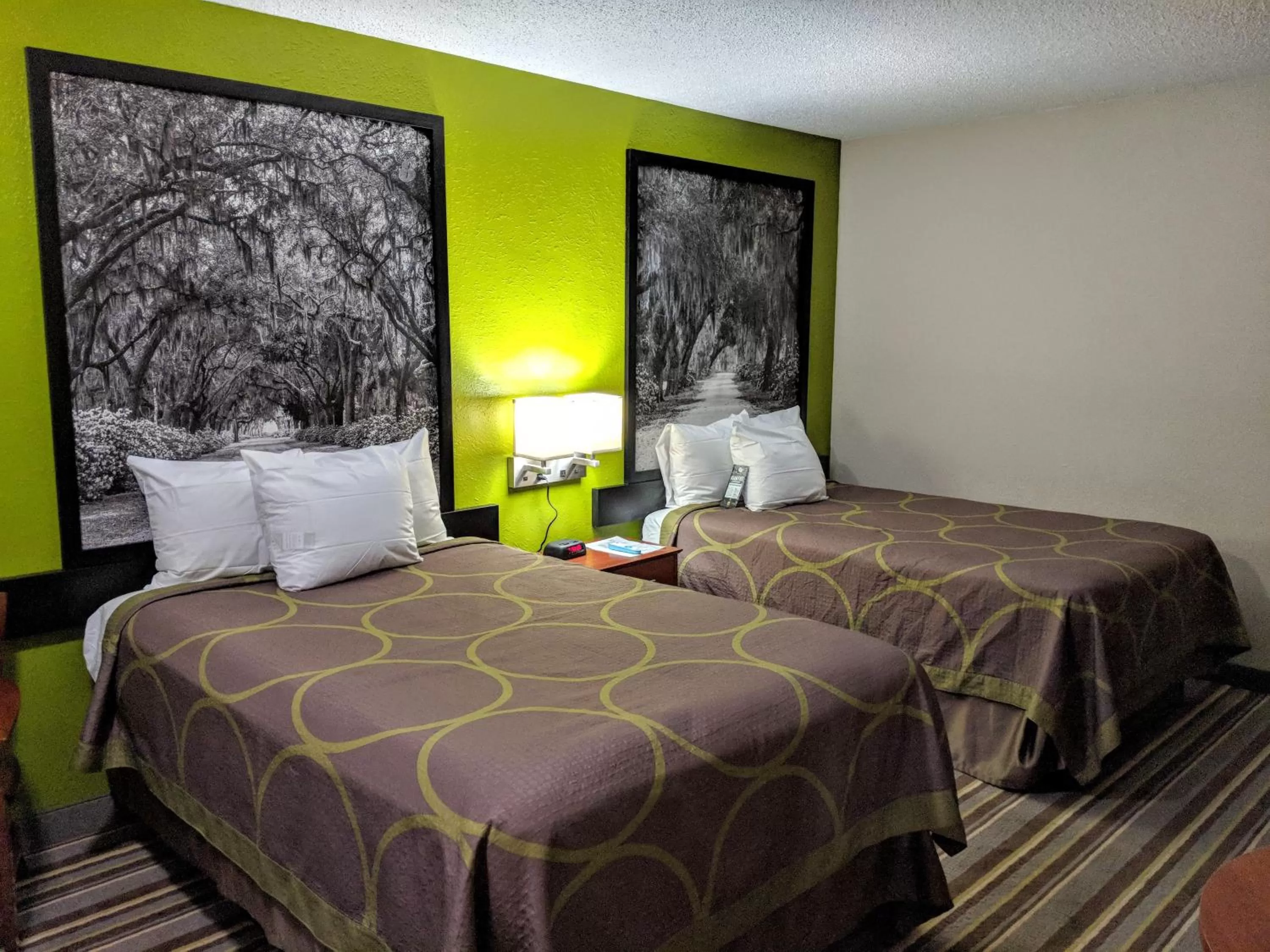 Bedroom, Bed in Super 8 by Wyndham Lake City
