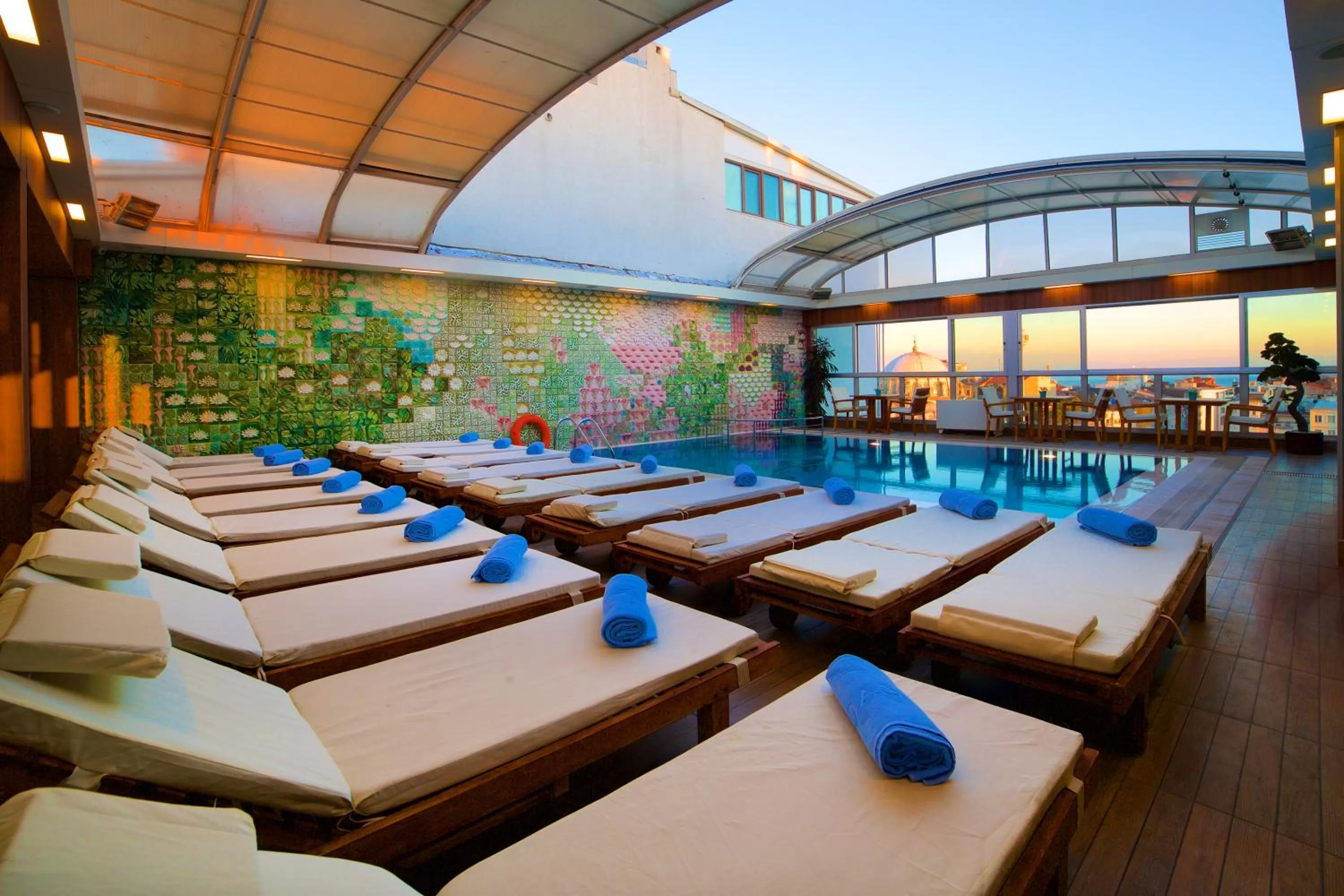 Swimming pool in Zagreb Hotel