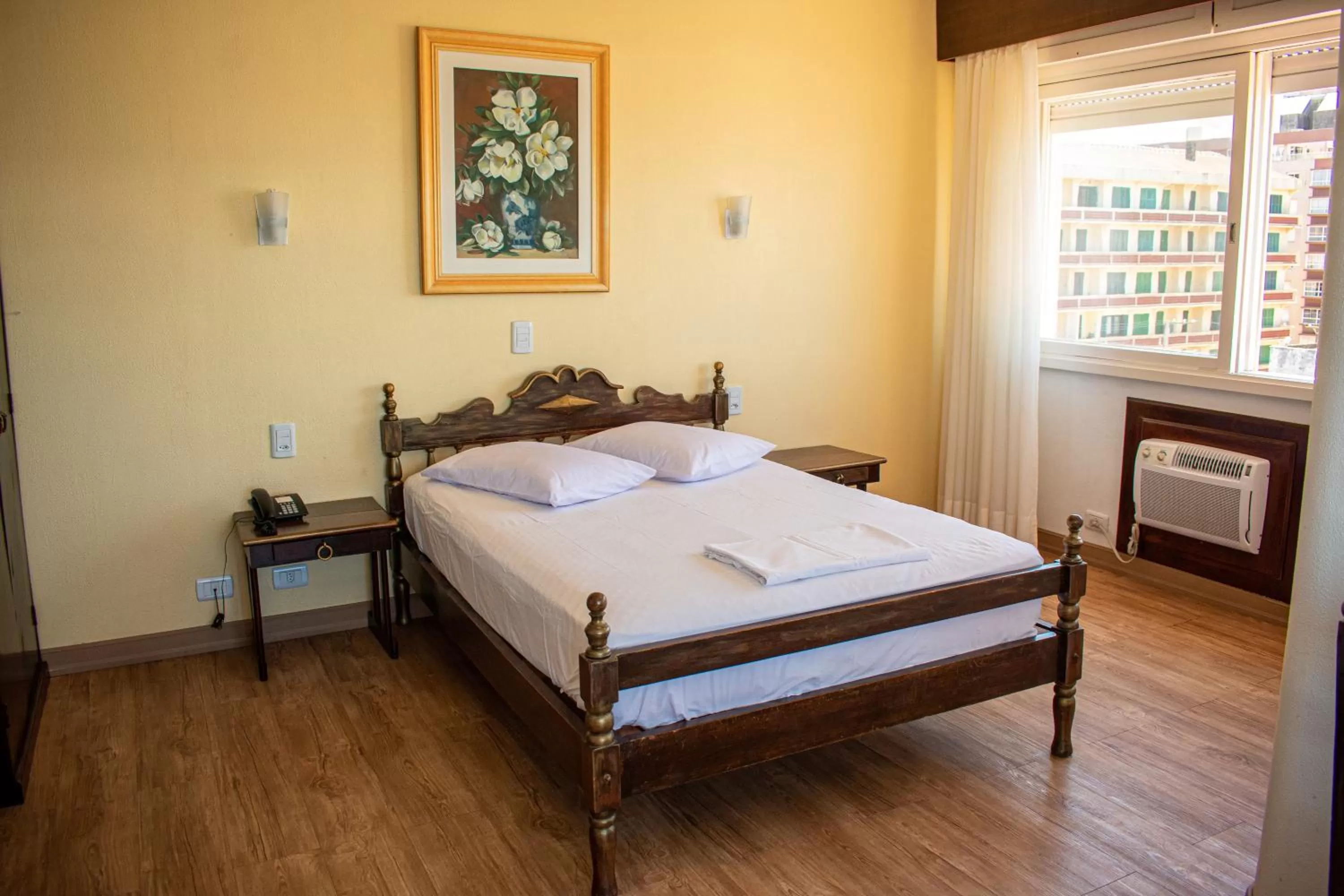 Photo of the whole room, Bed in Farol Hotel