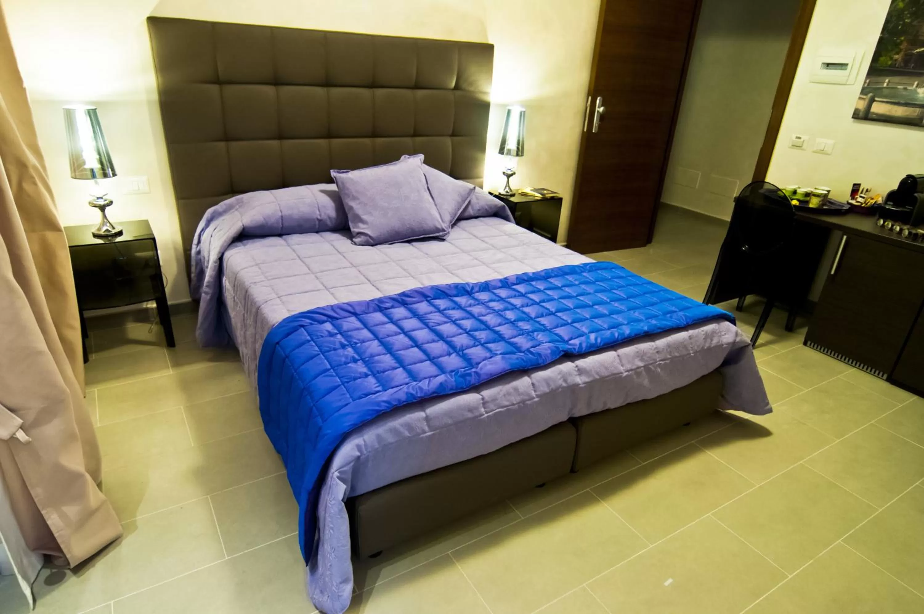 Photo of the whole room, Bed in Domus Fontis