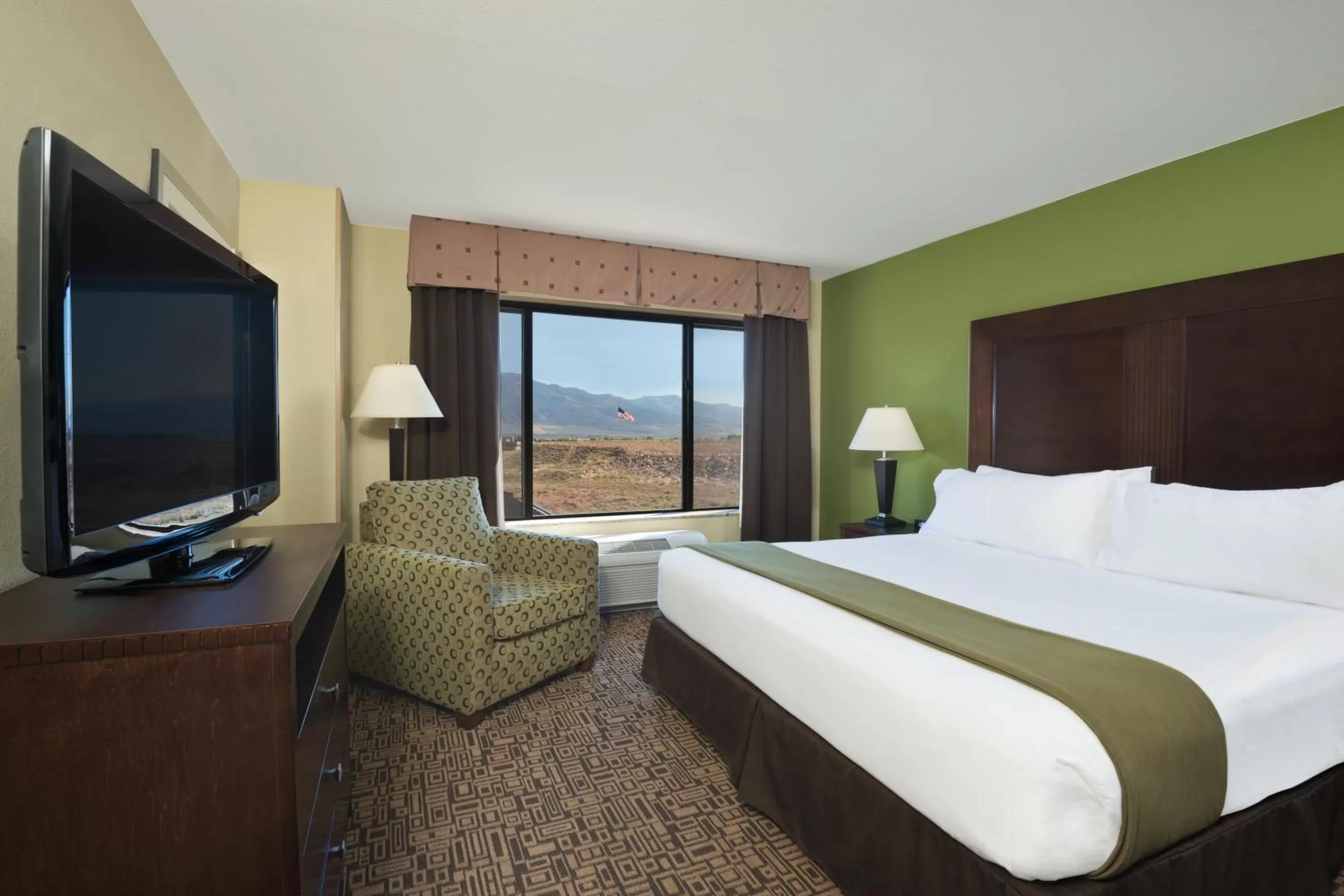 Photo of the whole room, Bed in Holiday Inn Express & Suites Richfield by IHG