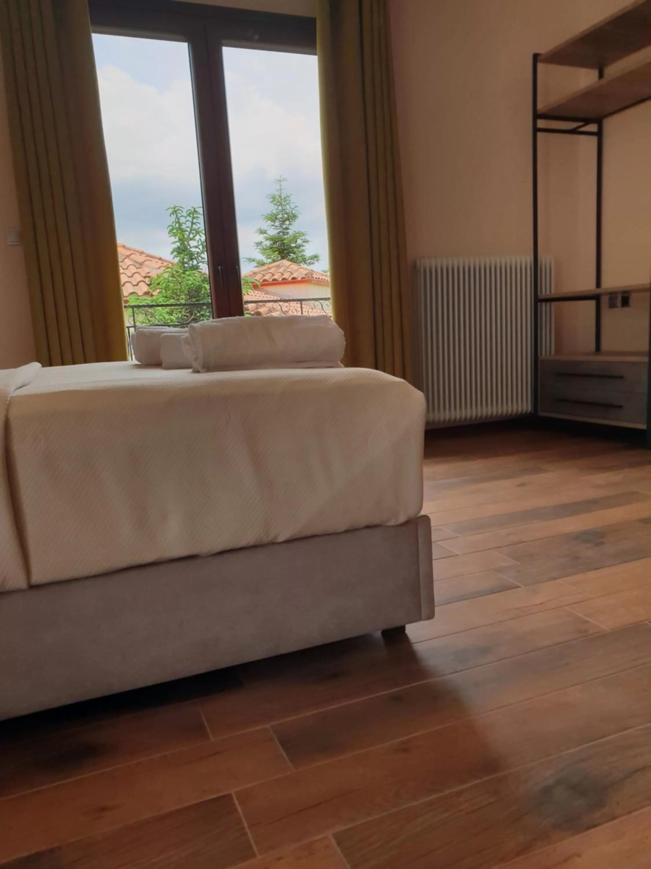 Photo of the whole room, Bed in Mondeus Inn Luxury