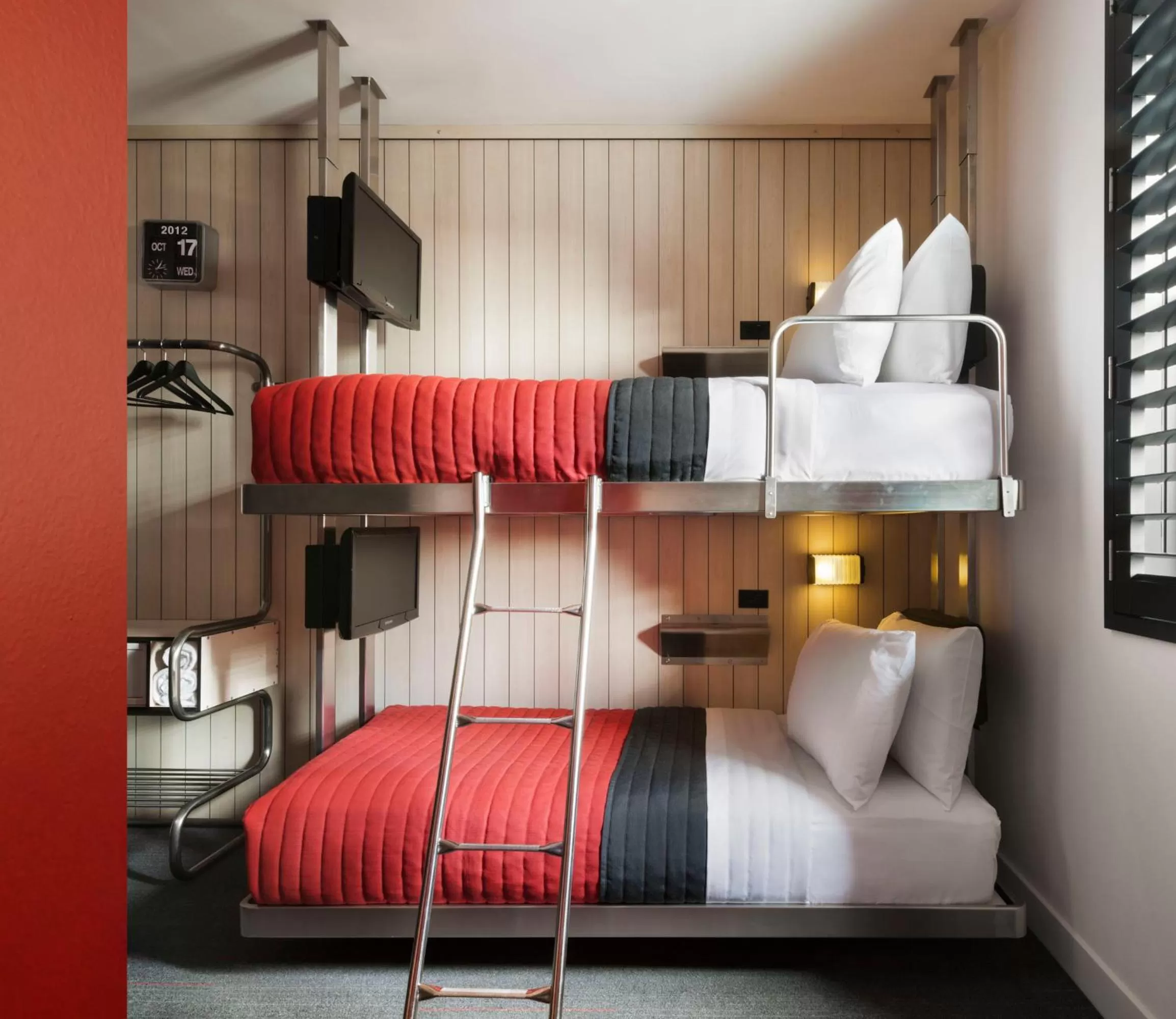 Bedroom, Bed in Pod 39