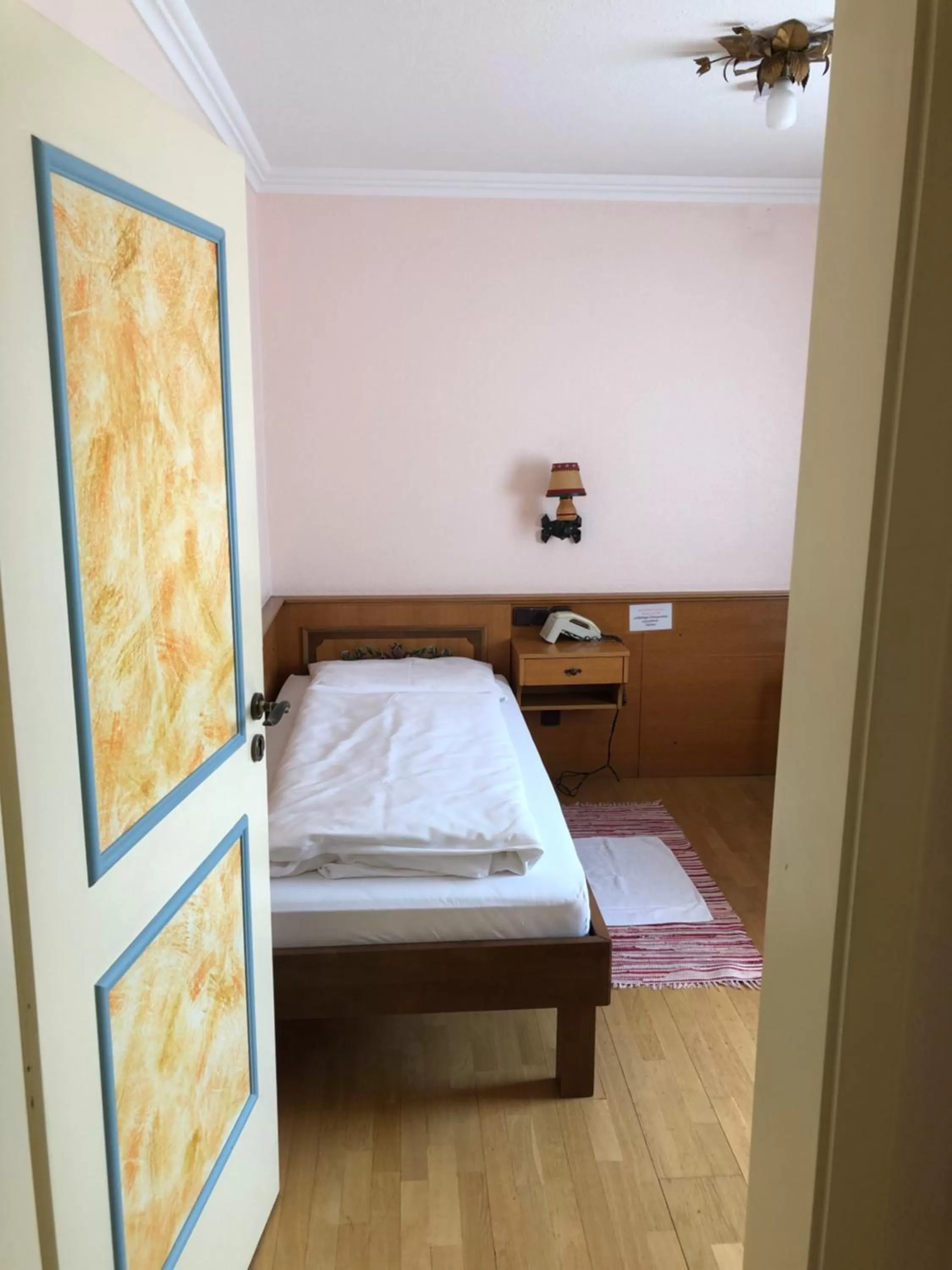 Bed in Hotel Pflieger