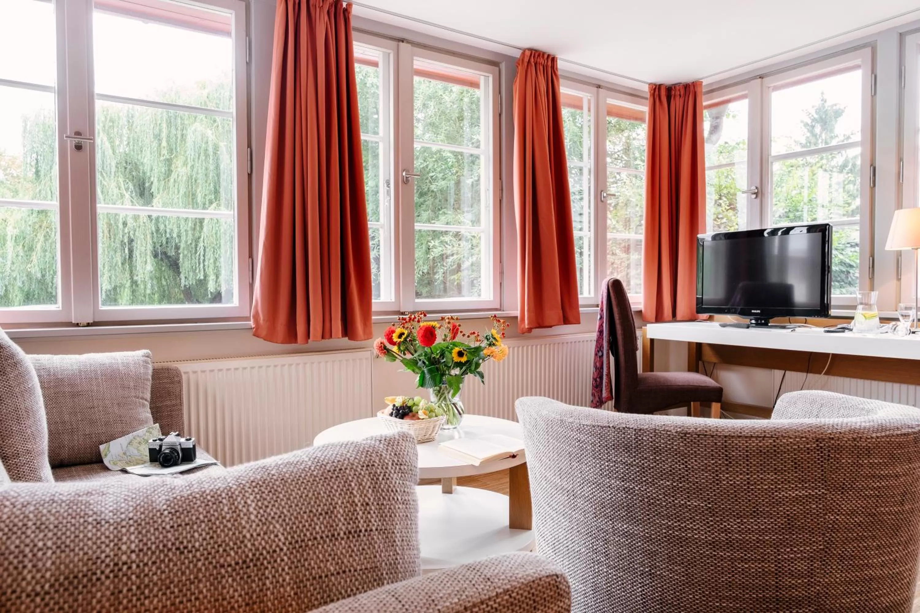 Communal lounge/ TV room in Hotel am Jungfernstieg