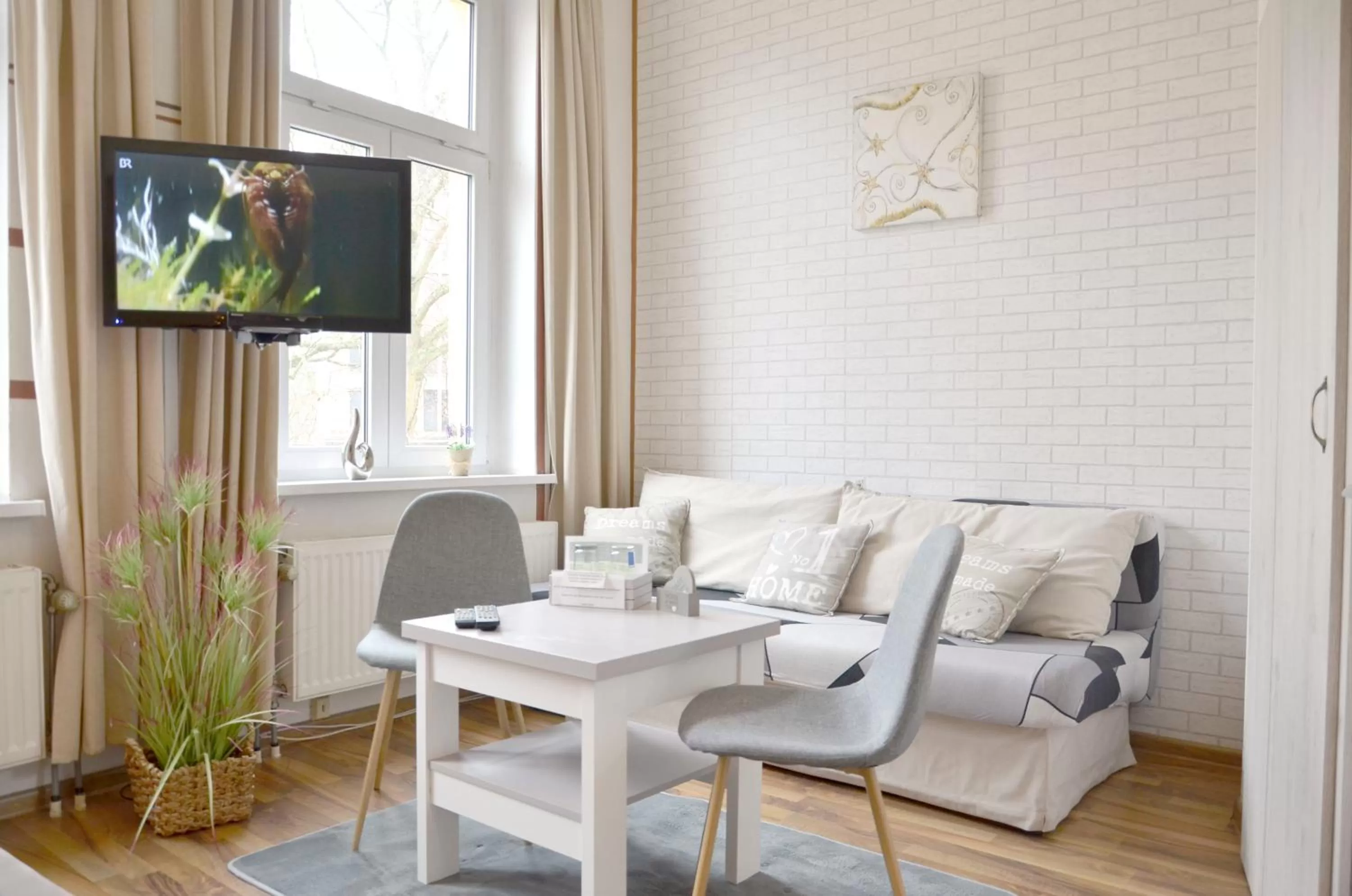 TV/Entertainment Center in Pension zur Neiße