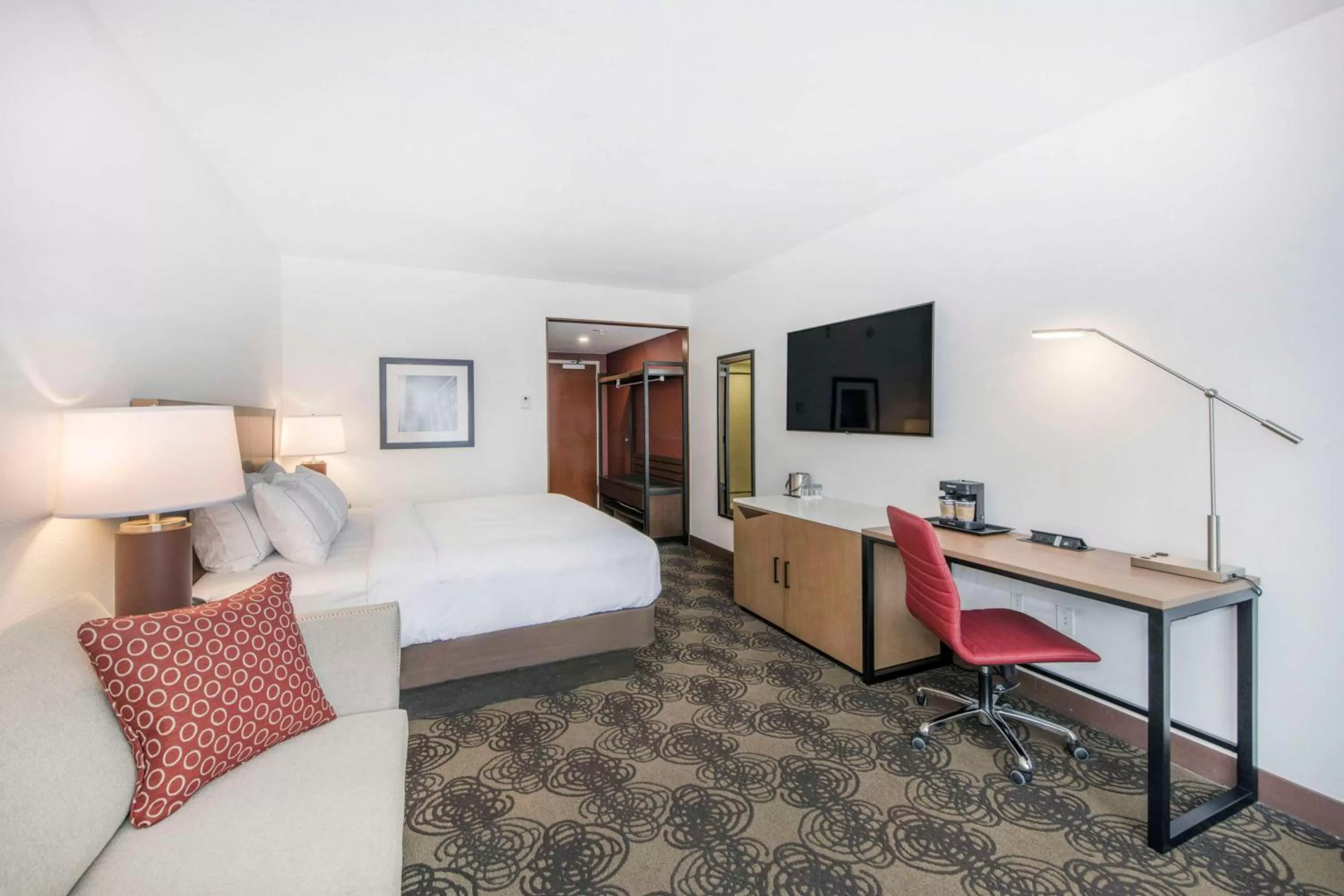 TV and multimedia, Bed in DoubleTree by Hilton Raleigh-Cary