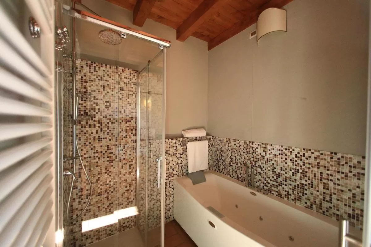 Bathroom in Classique