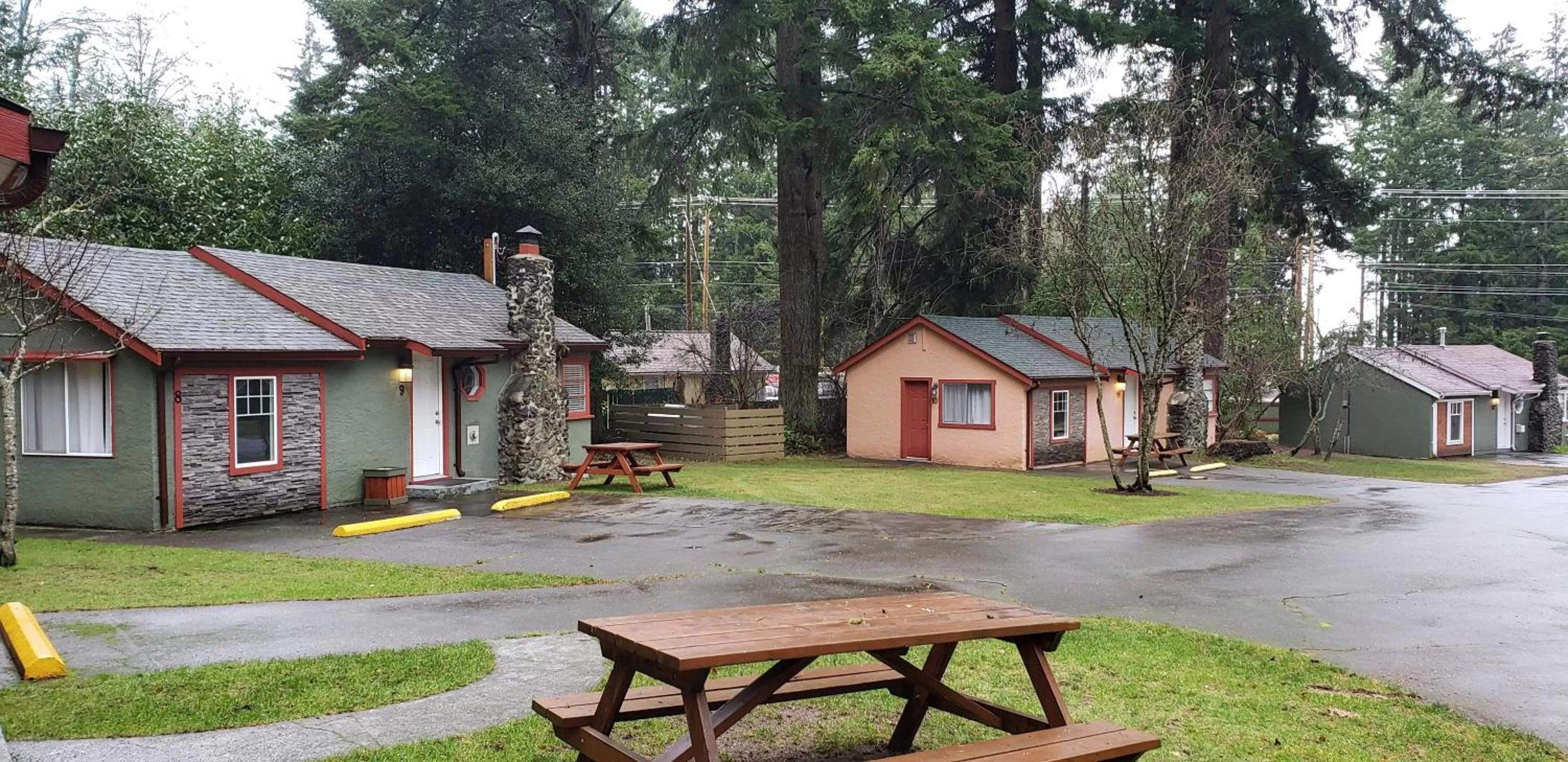 Facade/entrance, Property Building in Malahat Bungalows Motel