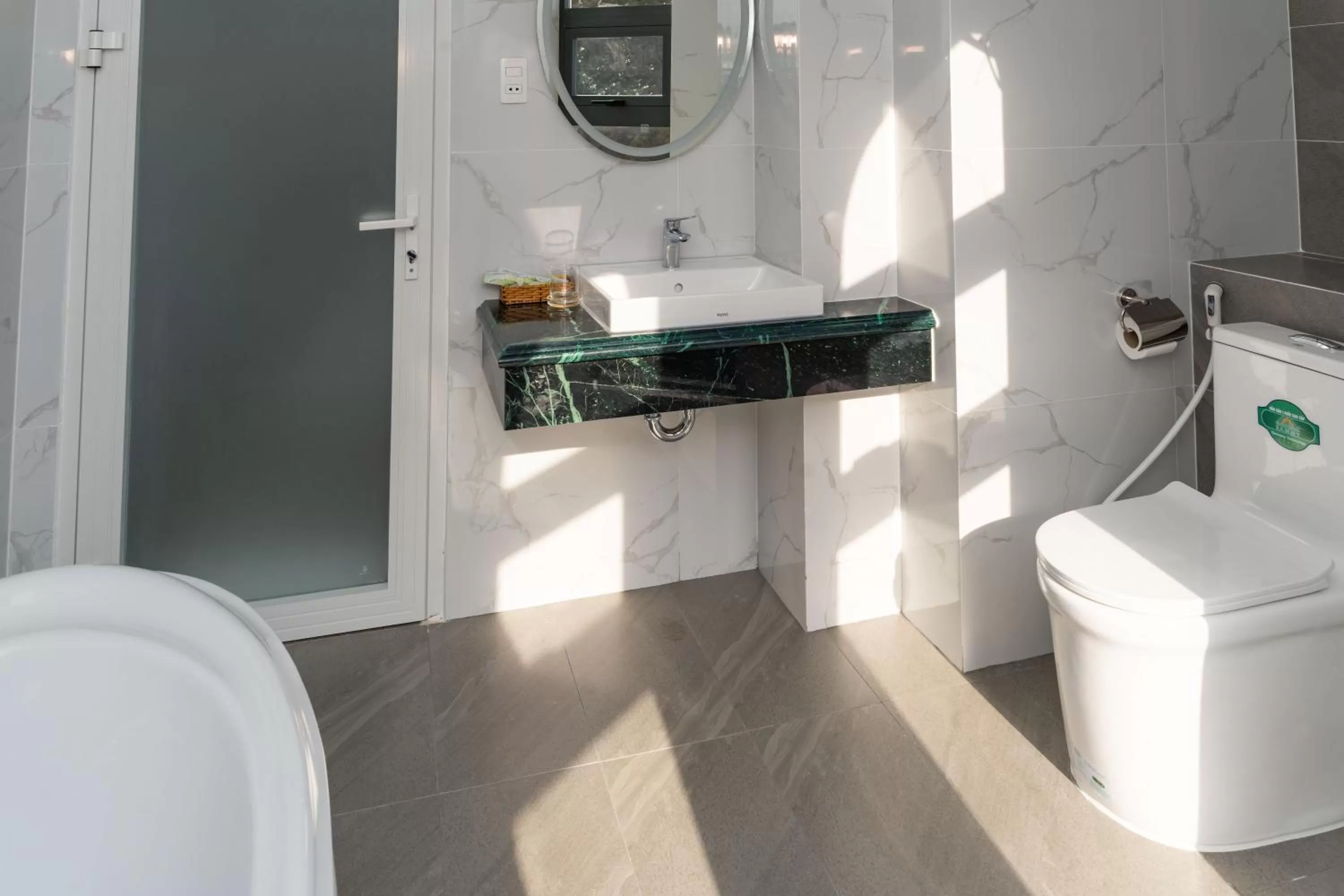 Bathroom in Sun Hill Hotel