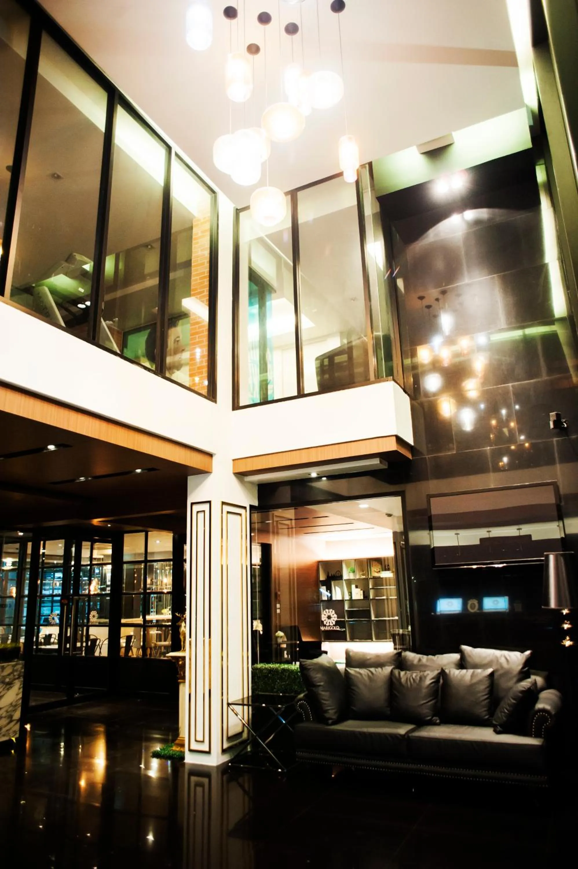 Lobby or reception in Marigold Sukhumvit - Free Shuttle to BTS Bearing Station