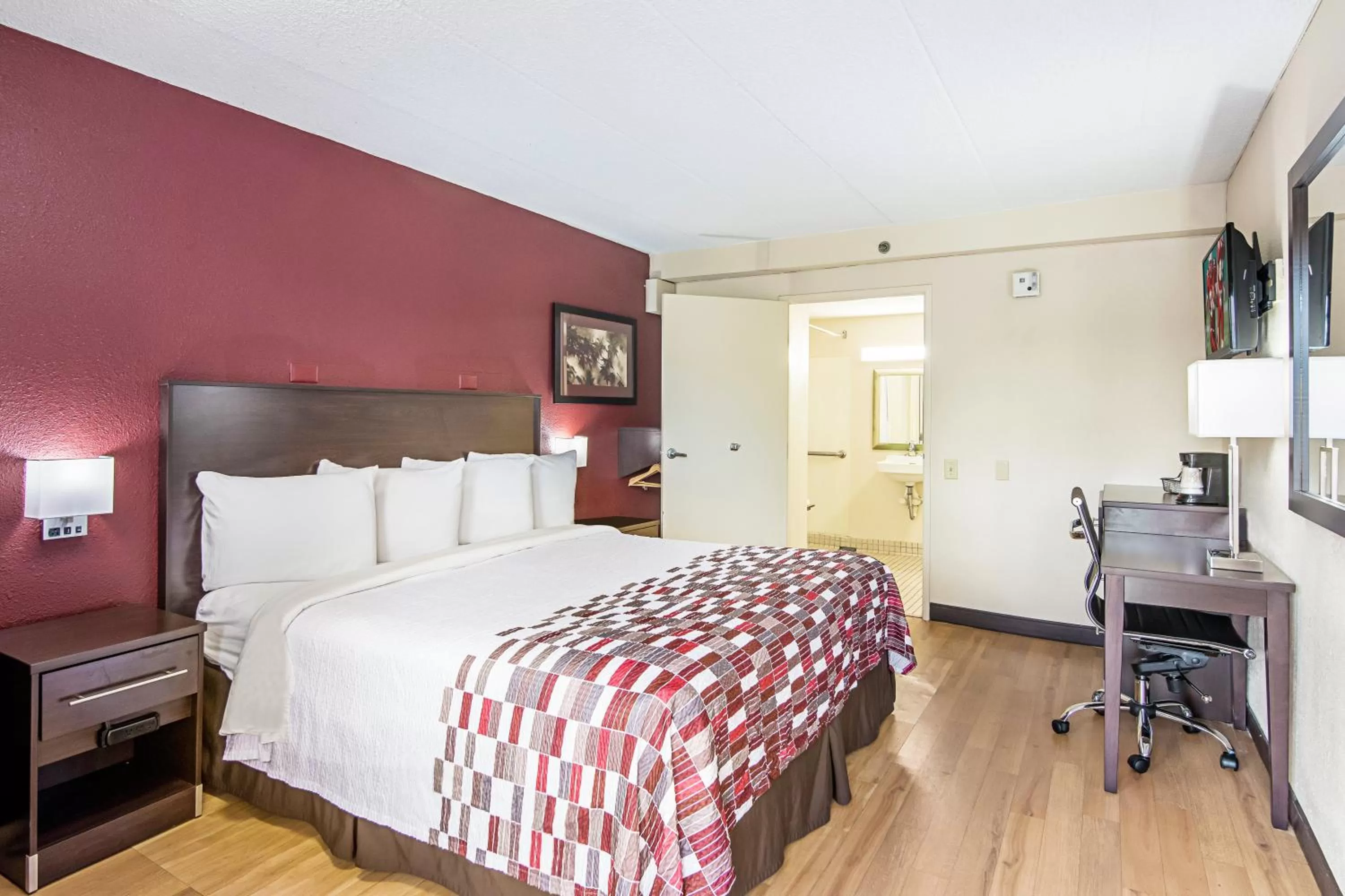 Photo of the whole room, Bed in Red Roof Inn Hampton Coliseum and Convention Center