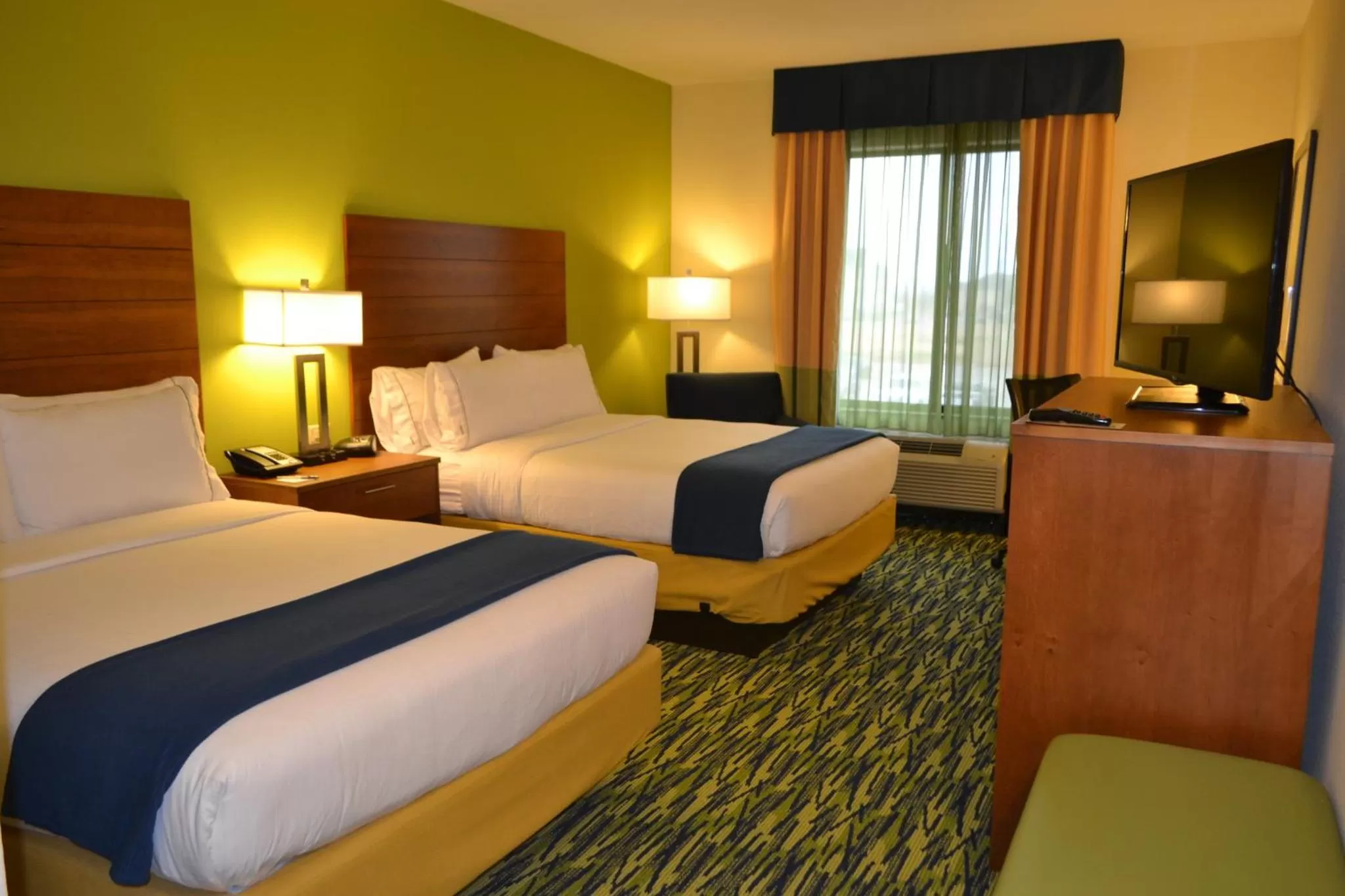 Photo of the whole room, Bed in Holiday Inn Express & Suites Midland South I-20 by IHG