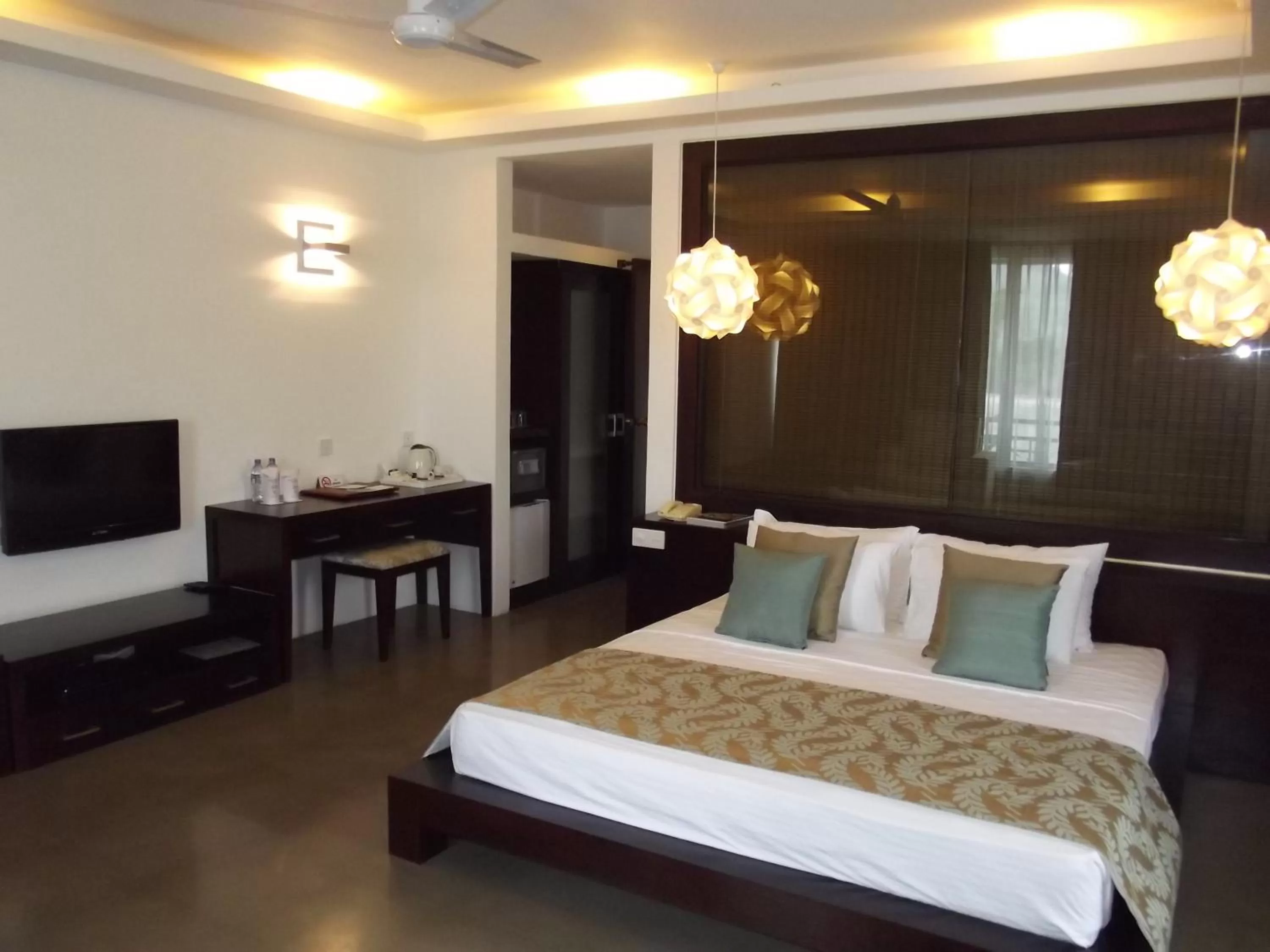 Bedroom, Bed in Kandy The Tourmaline