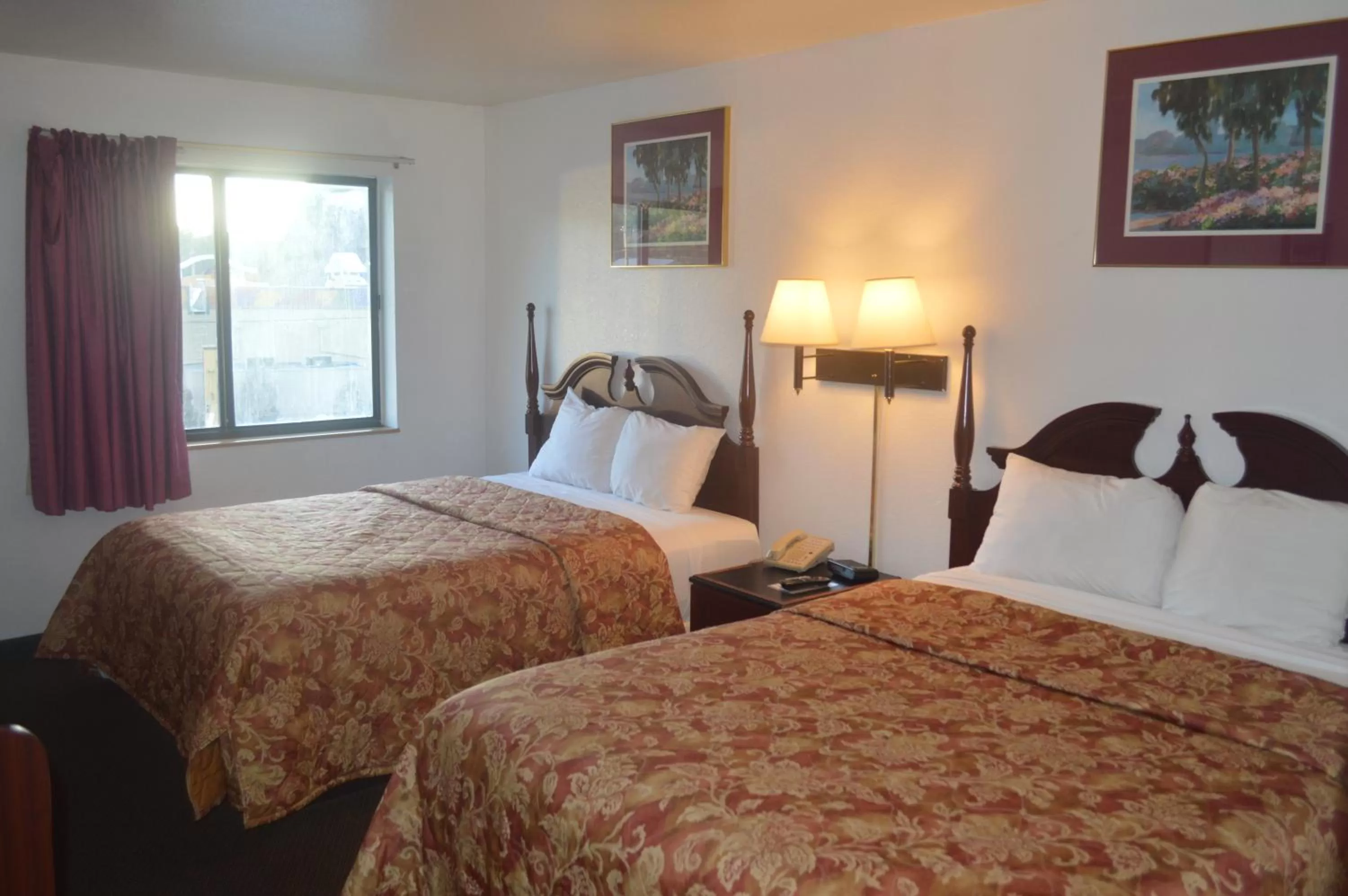 Bedroom, Bed in American Elite Inn