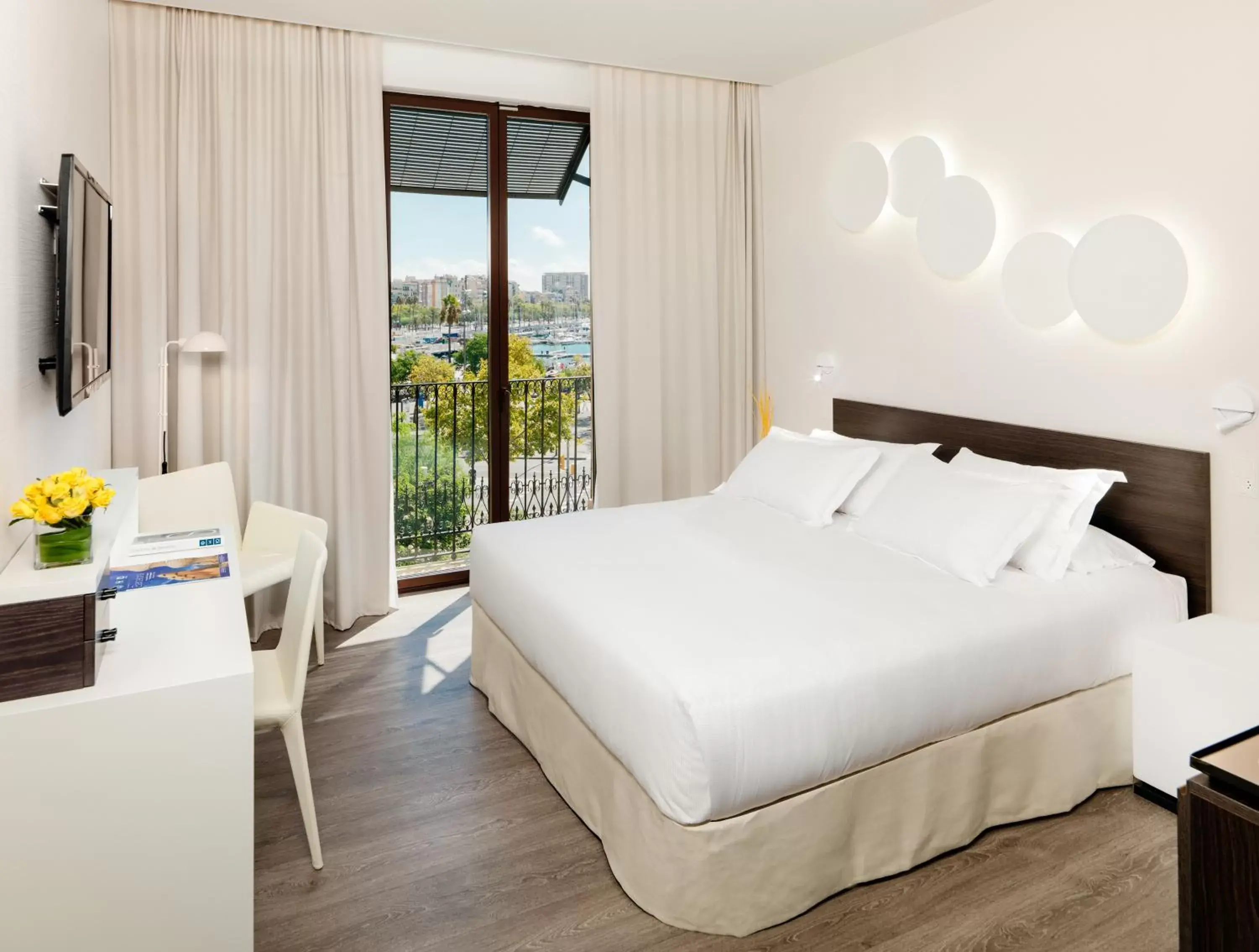 Classic Double Room with harbor view in H10 Port Vell 4* Sup Classic Double Room with harbor view in H10 Port Vell 4* Sup