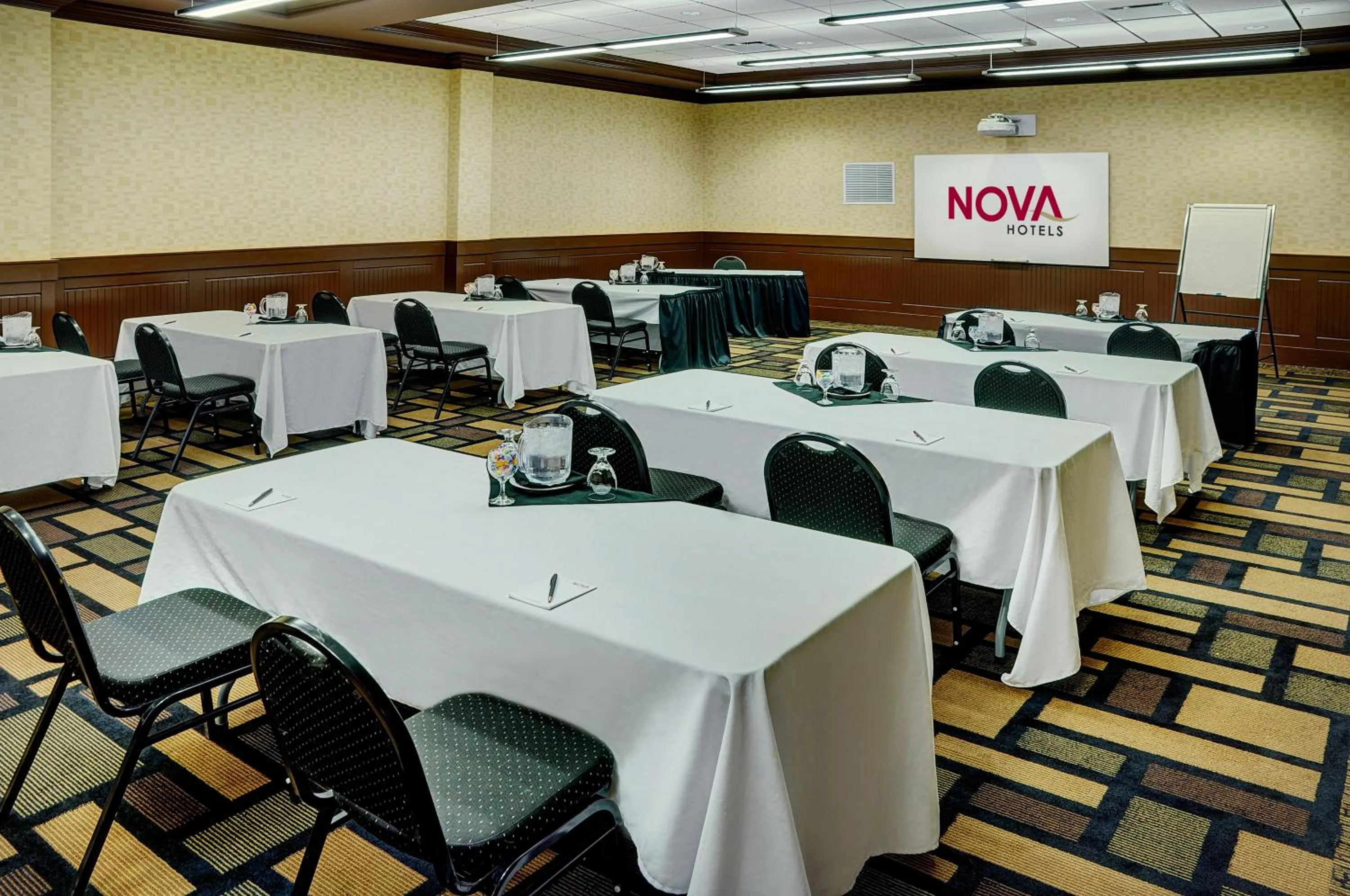 Banquet/Function facilities in Chateau Nova Yellowhead
