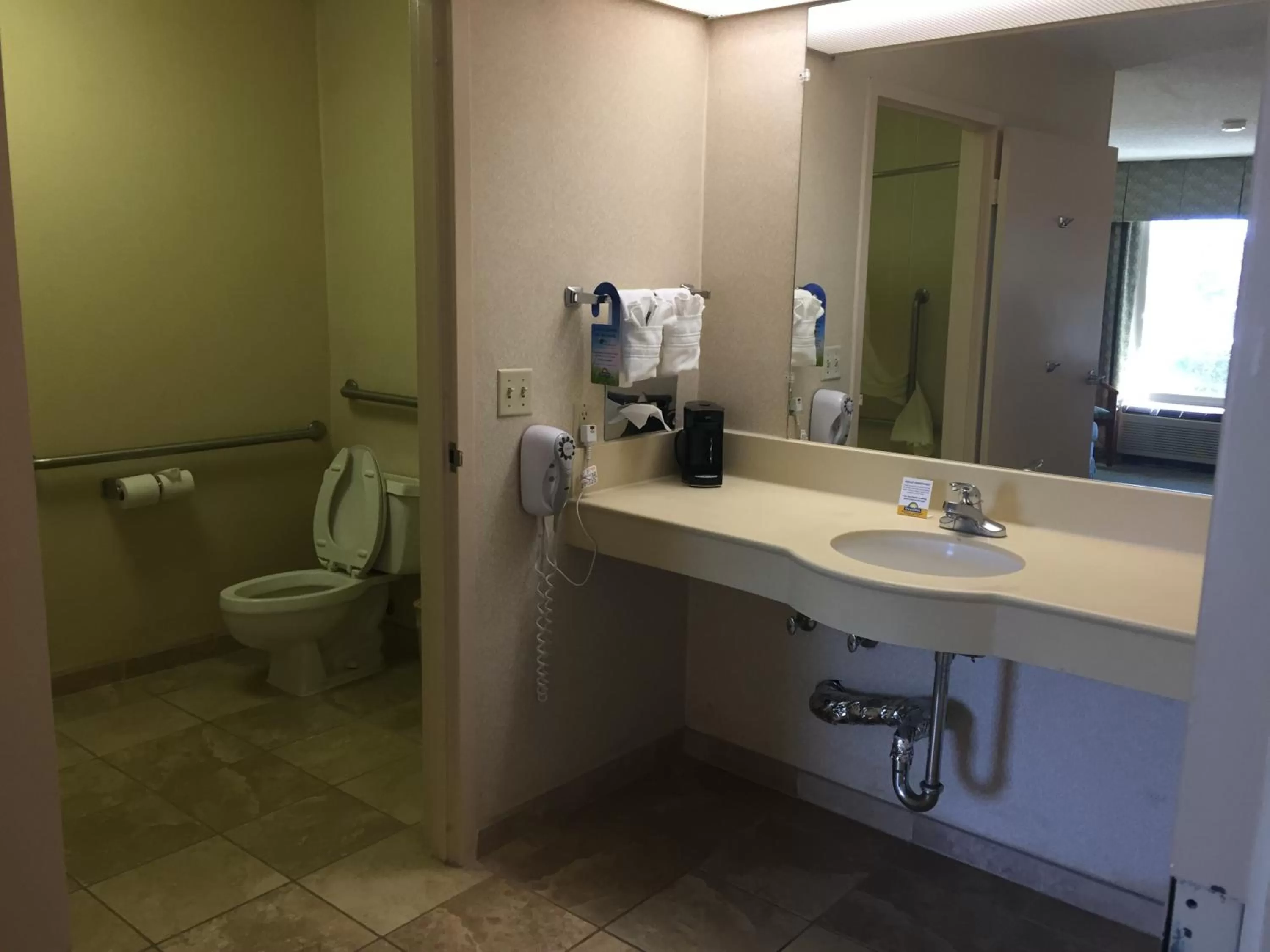 Days Inn & Suites by Wyndham Albuquerque North