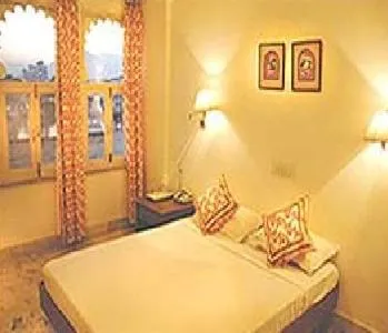 Bed in Jaiwana Haveli