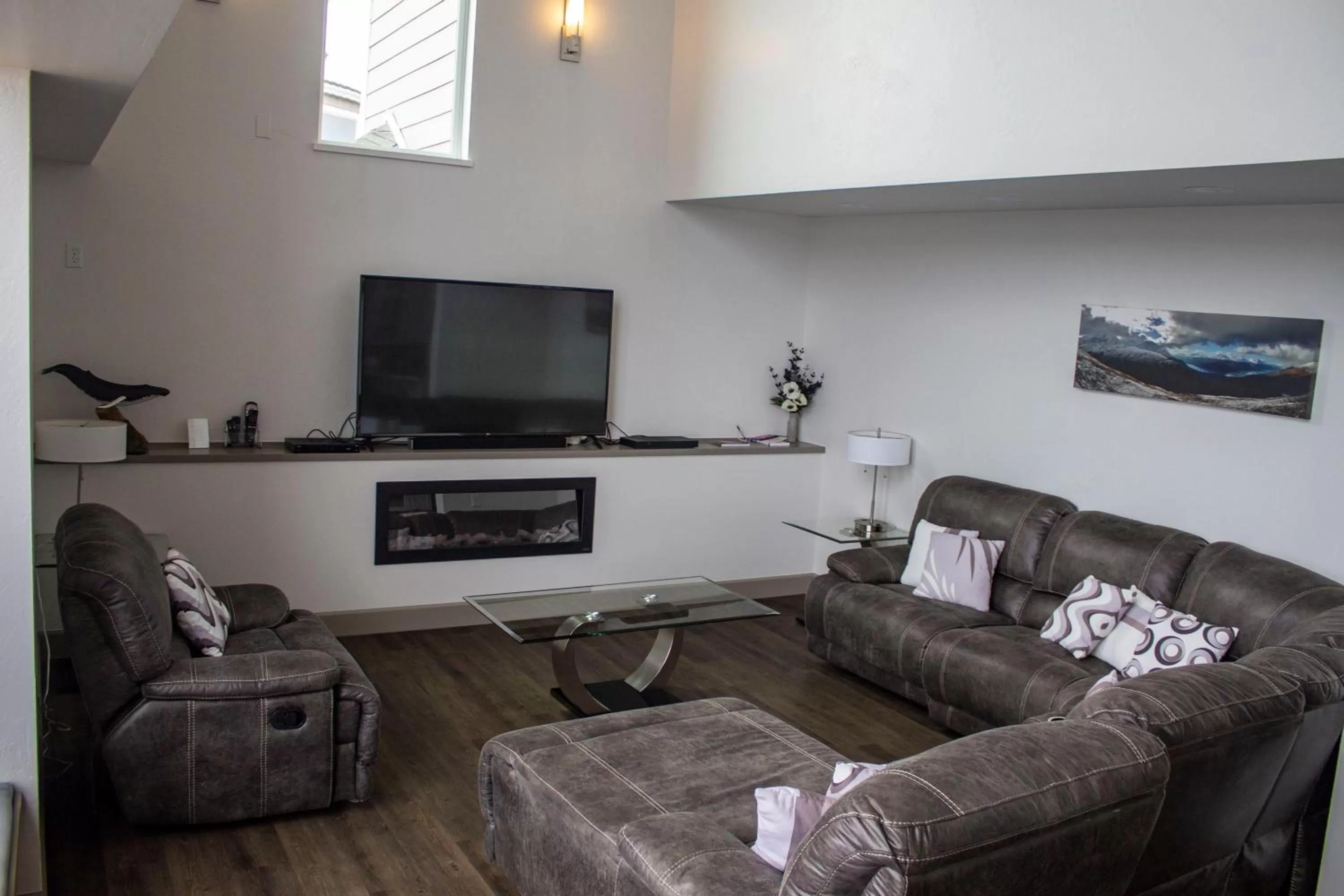 Communal lounge/ TV room, Seating Area in Otter Beach Lodges