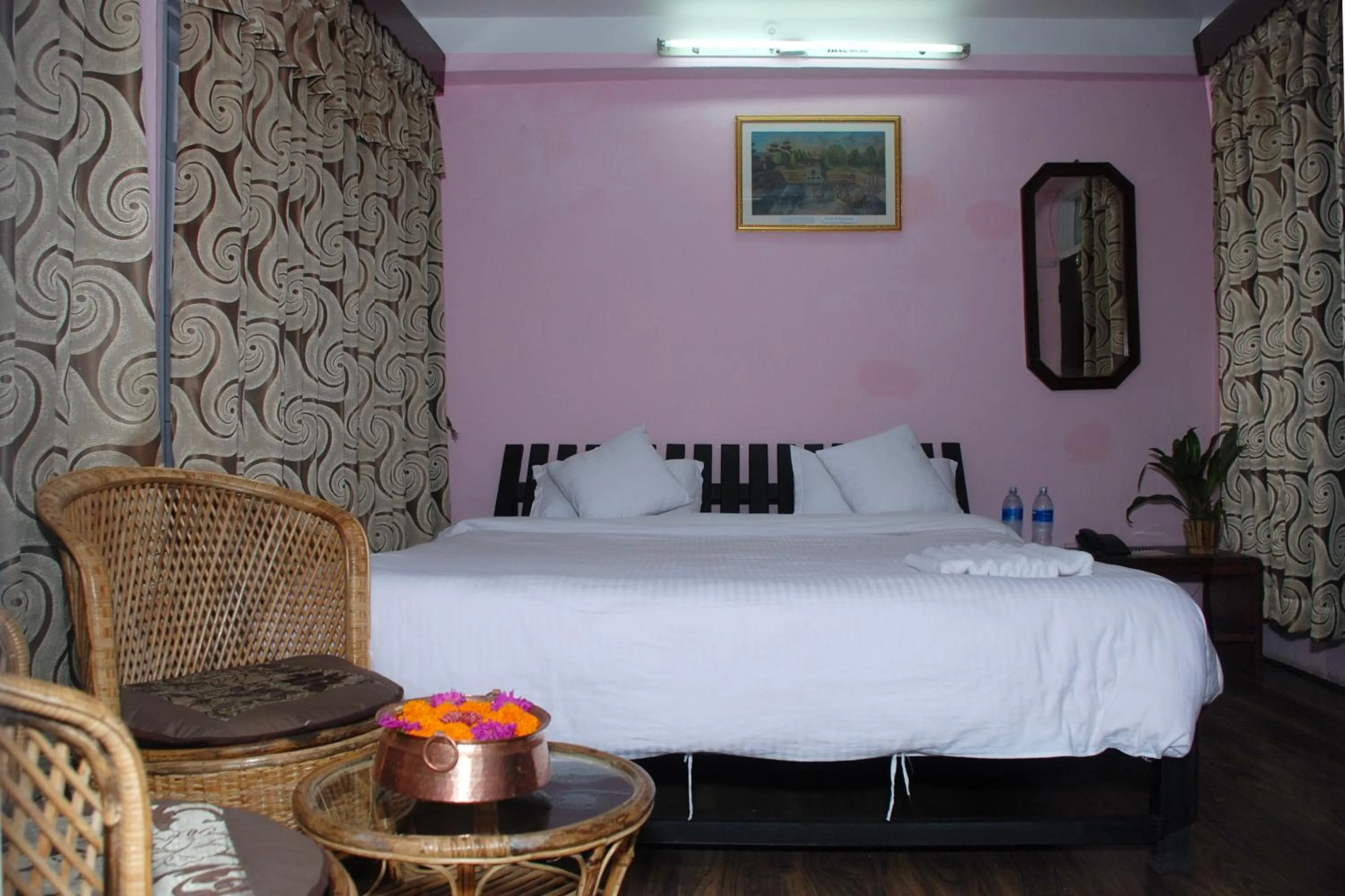 Bedroom, Bed in Hotel Travelers Home