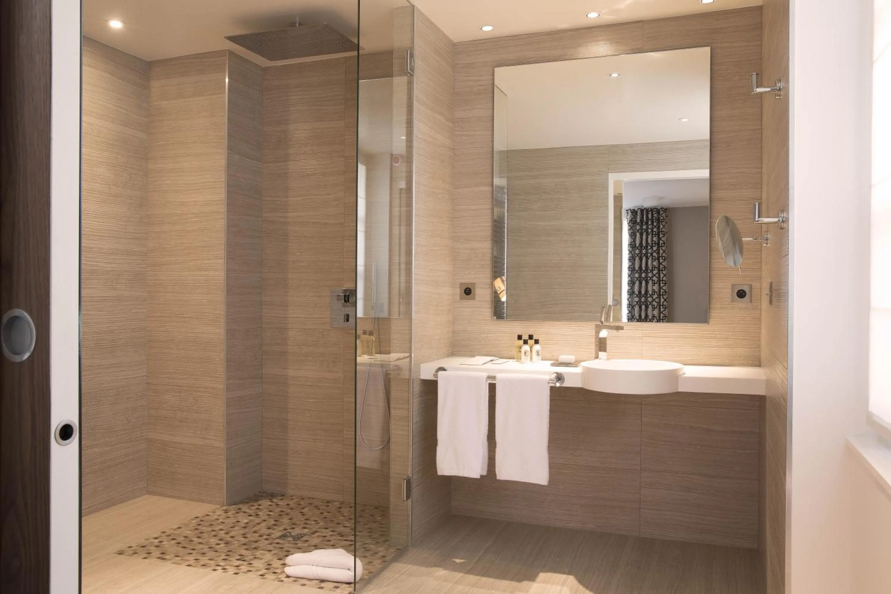 Shower in Hotel Dupond-Smith