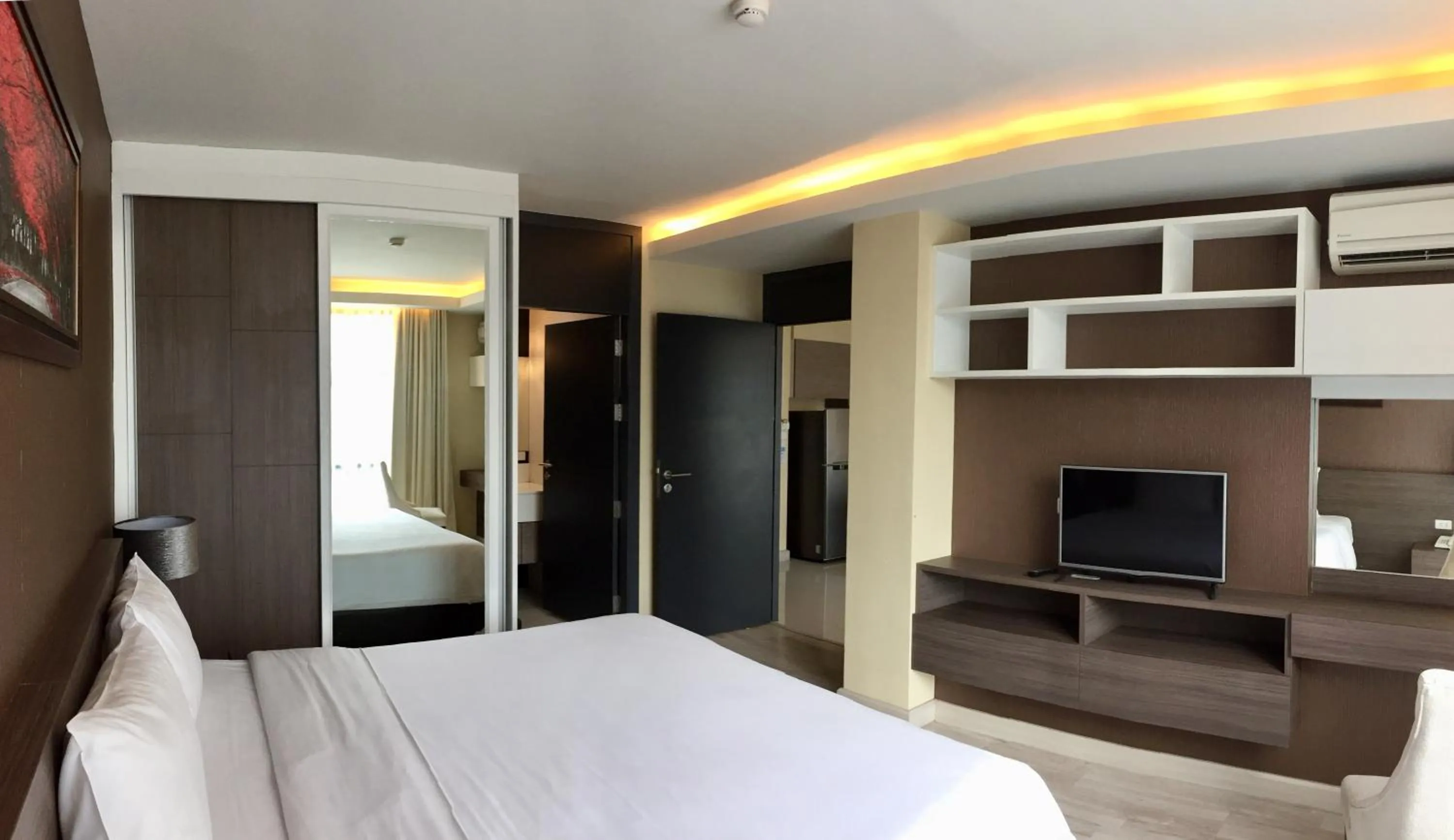 Bed in Avatar Suites Hotel - SHA Extra Plus