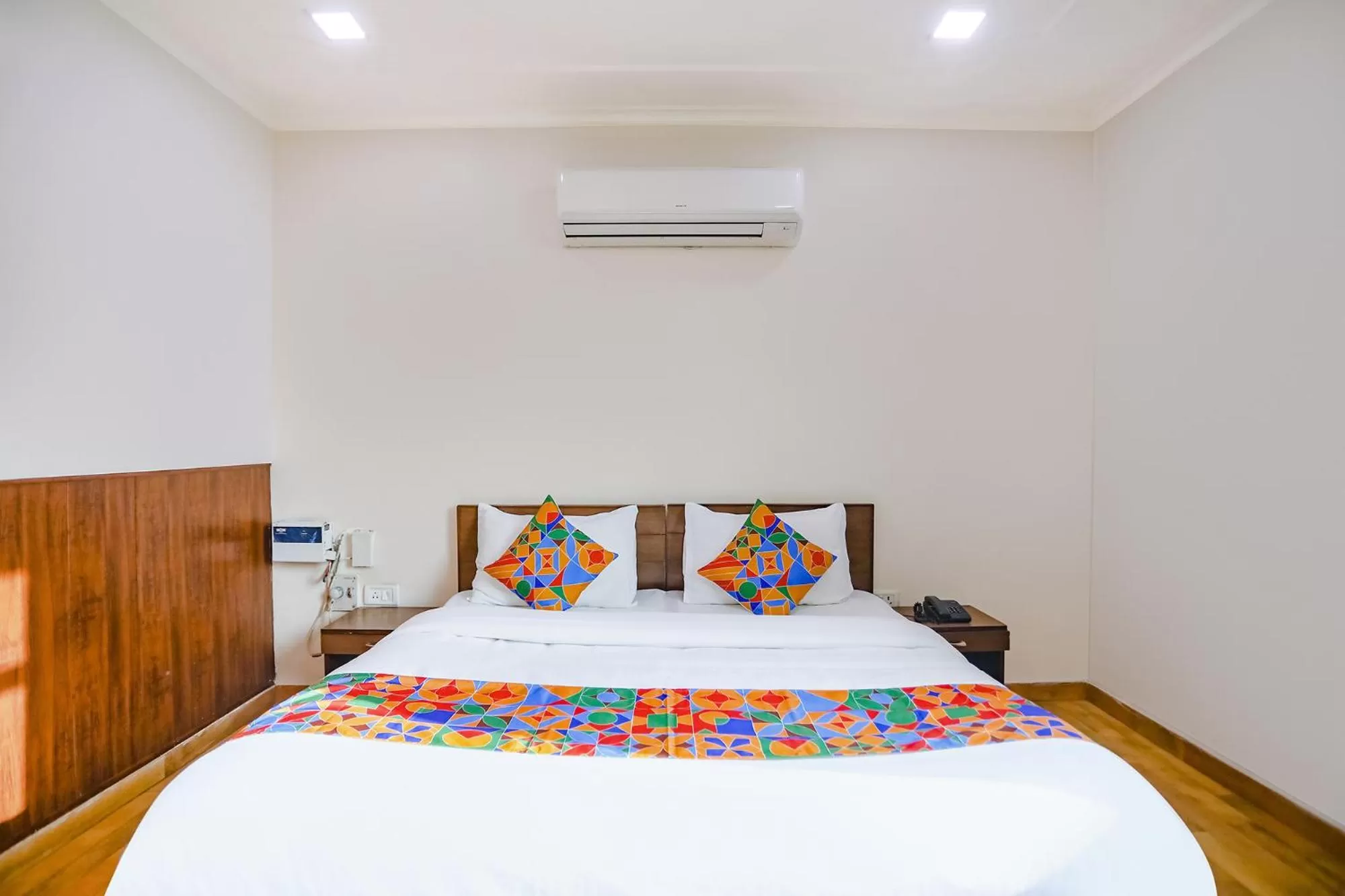 Bed in FabHotel Hexa Ghaziabad