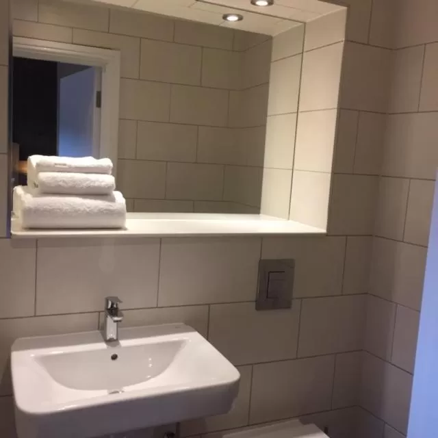 Toilet in The Bell Hotel Aylesbury