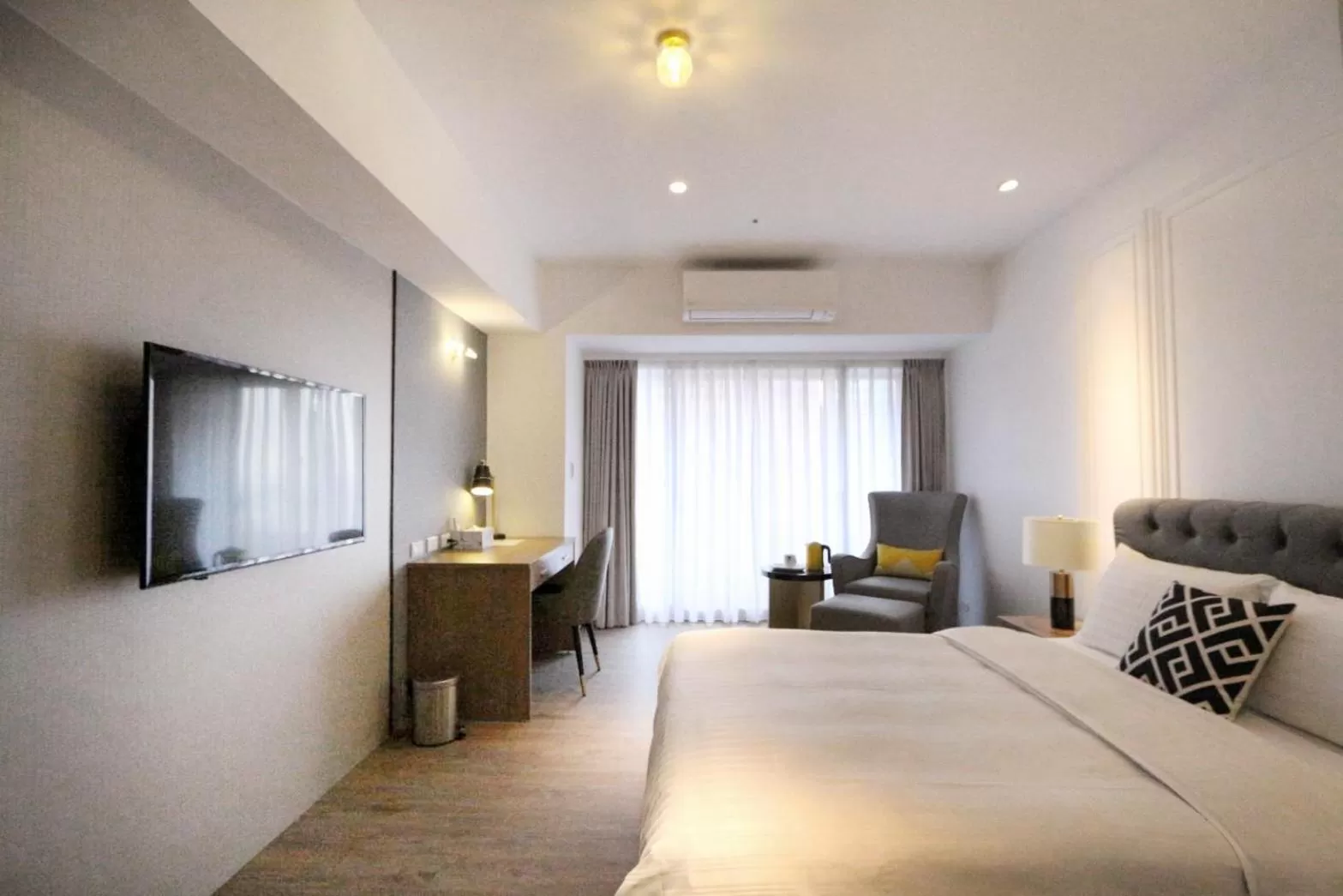 Photo of the whole room, Bed in Sky19 Hotel