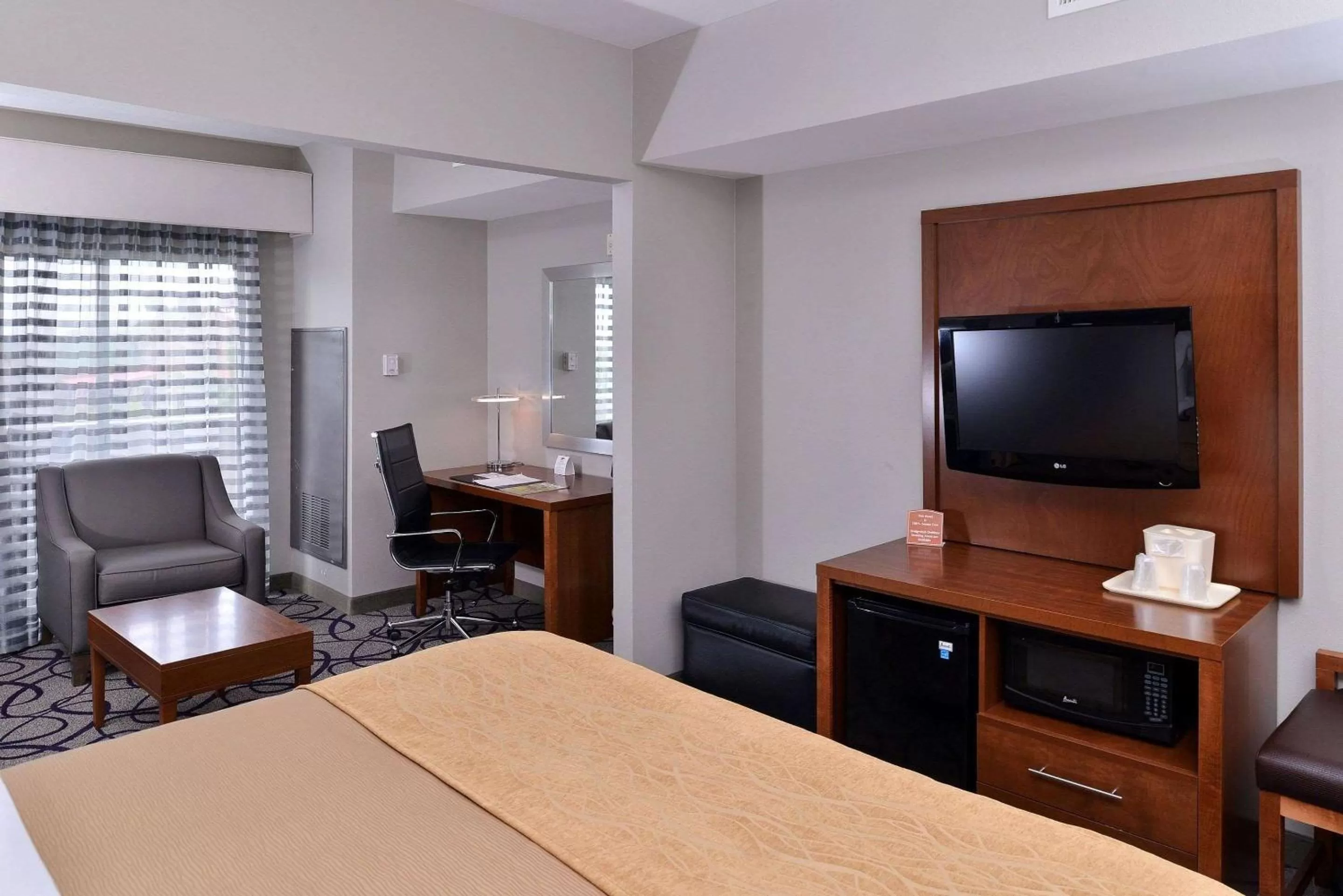 Photo of the whole room, Bed in Comfort Inn & Suites Frisco - Plano