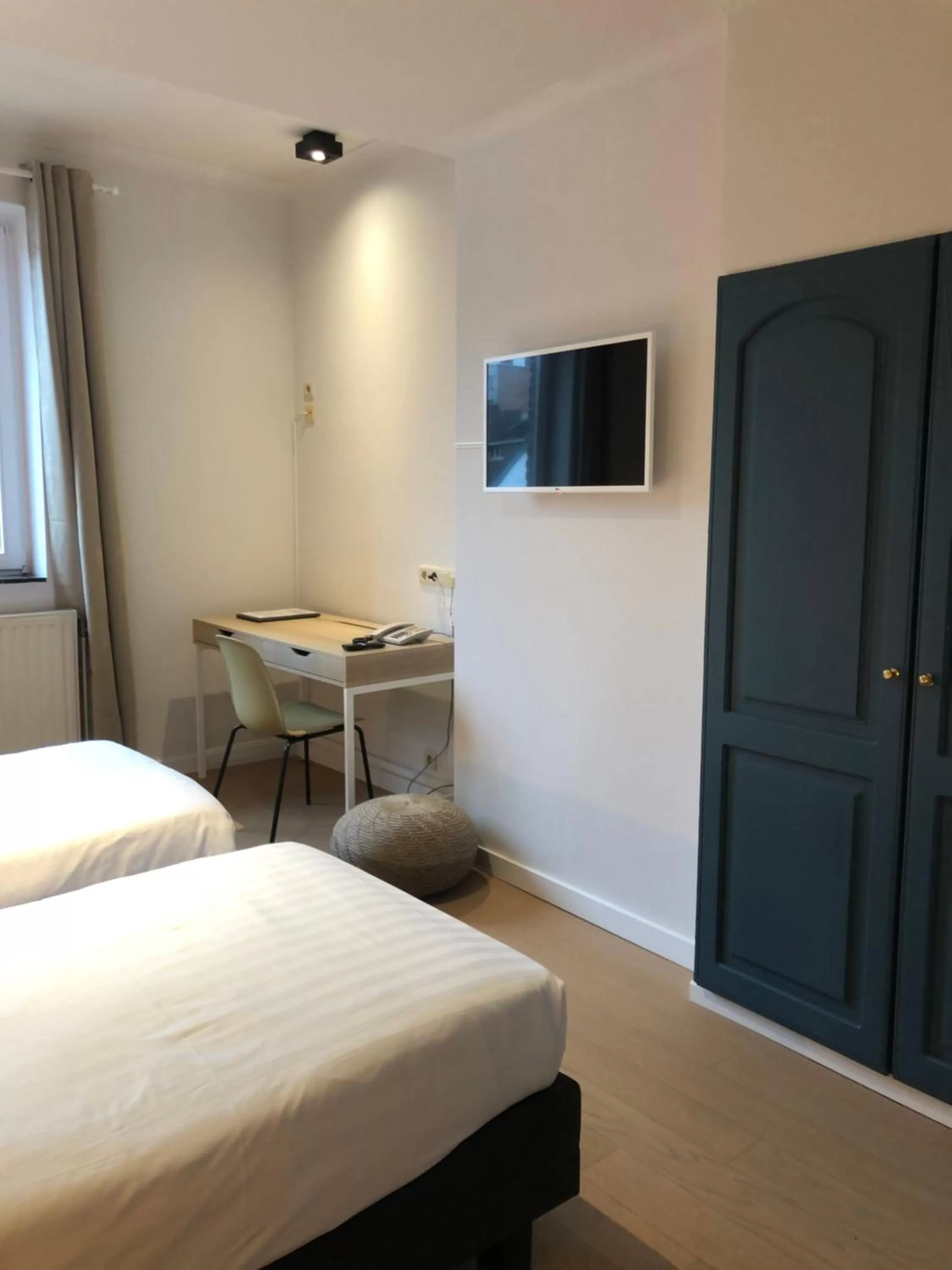 Bed in Hotel Le Cygne d'Argent