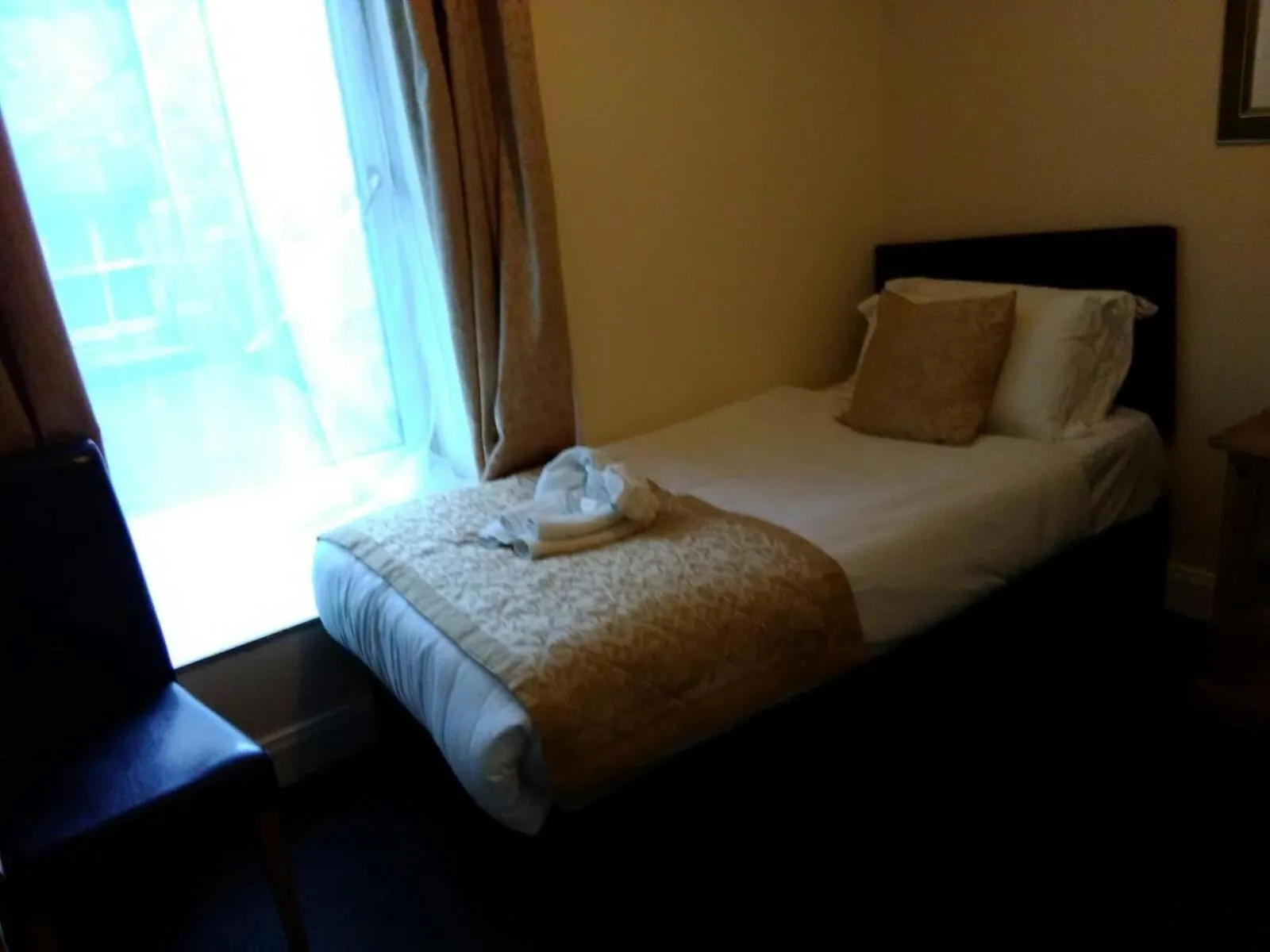 Bedroom, Bed in The Waverley Guest House