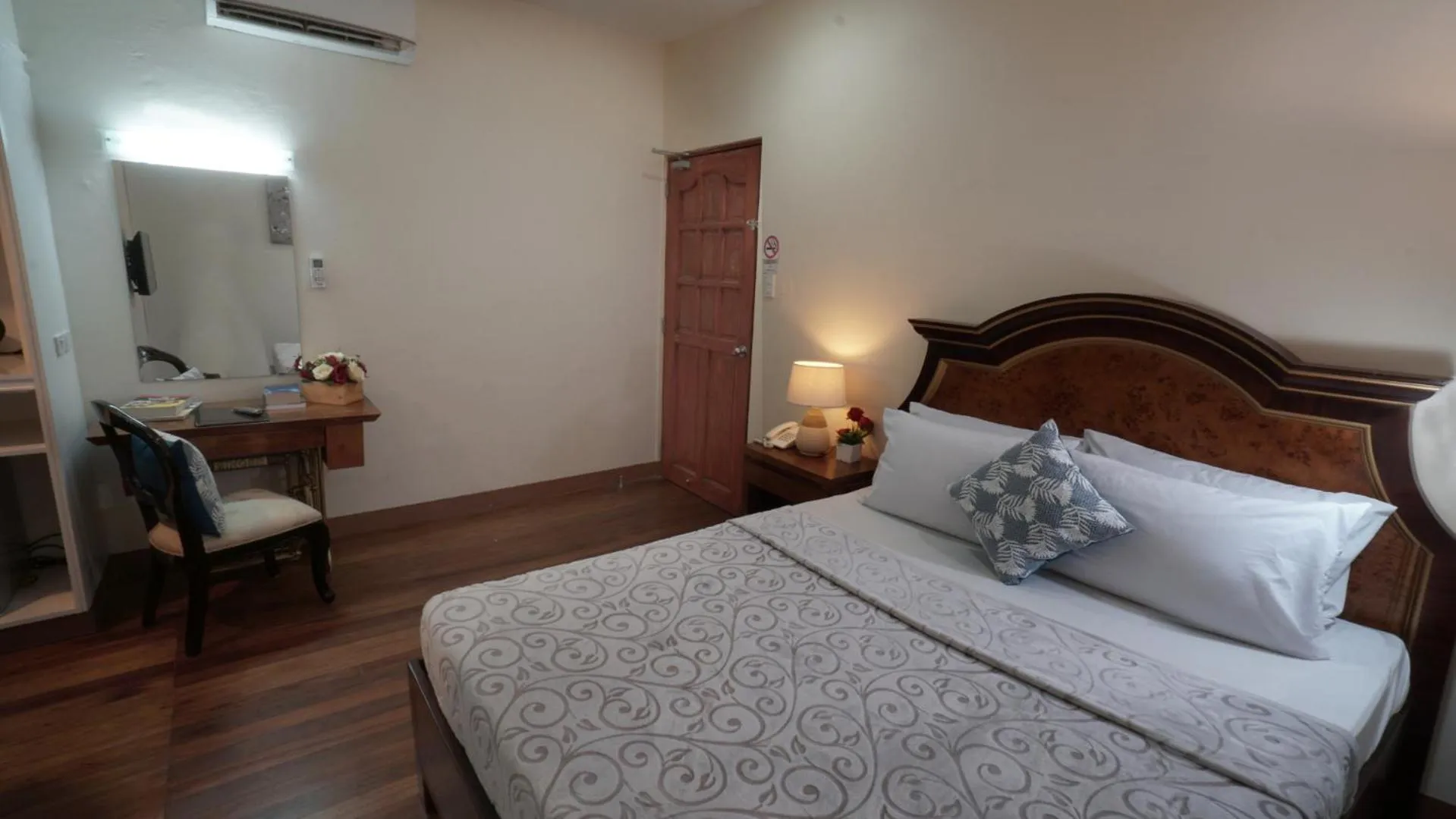 Bed in 1775 Adriatico Suites