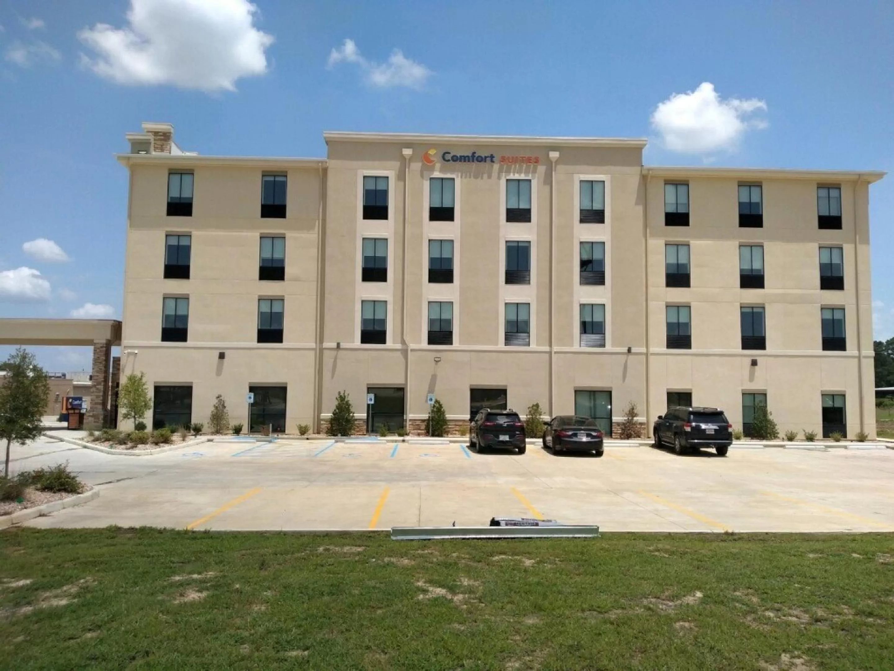 Property building in Comfort Suites West Monroe near Ike Hamilton Expo Center