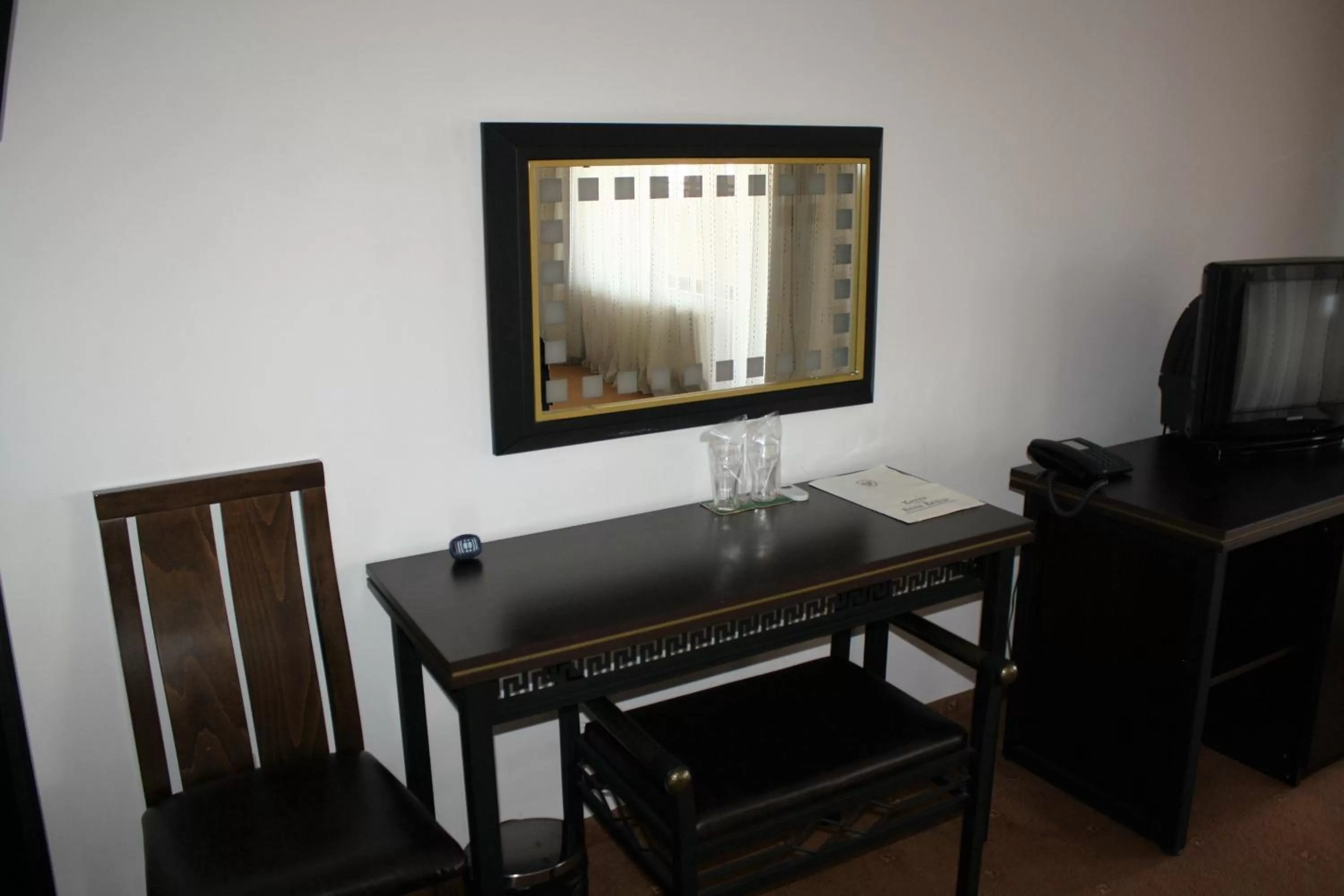 Photo of the whole room, TV/Entertainment Center in Hotel Villa Verde