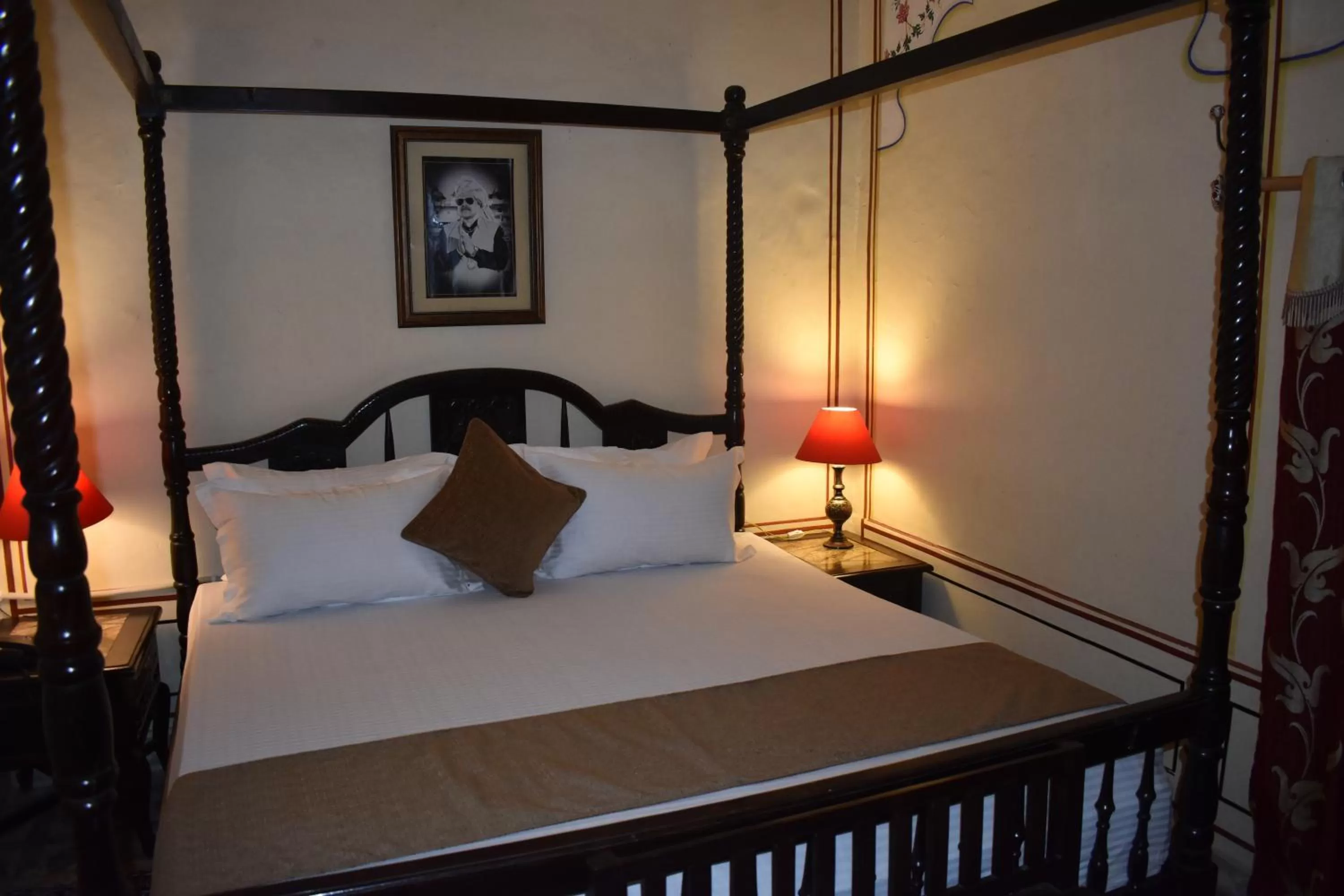 Bed in Hotel Nawal Sagar Palace - Bundi