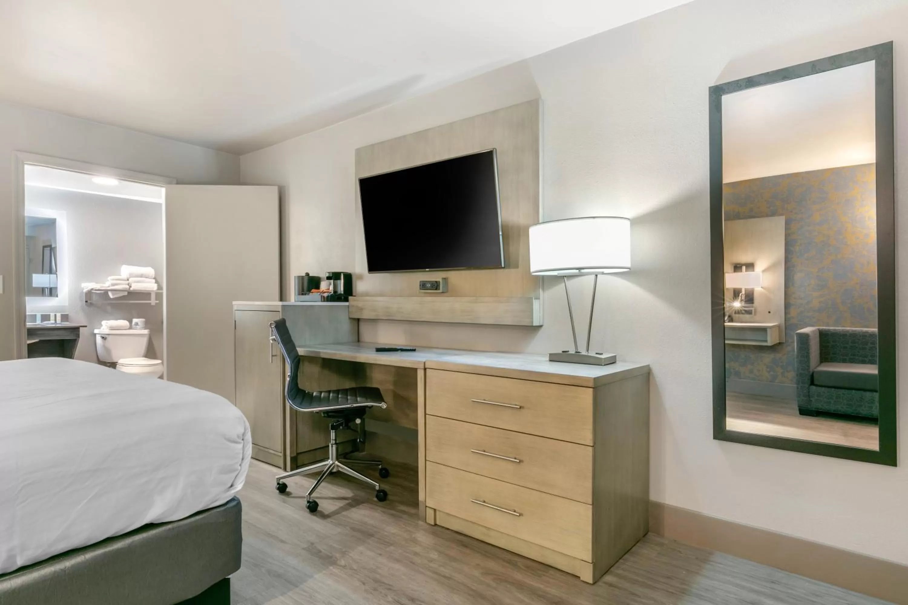 Bedroom, Bed in Clarion Inn Murfreesboro Old Fort Pkwy