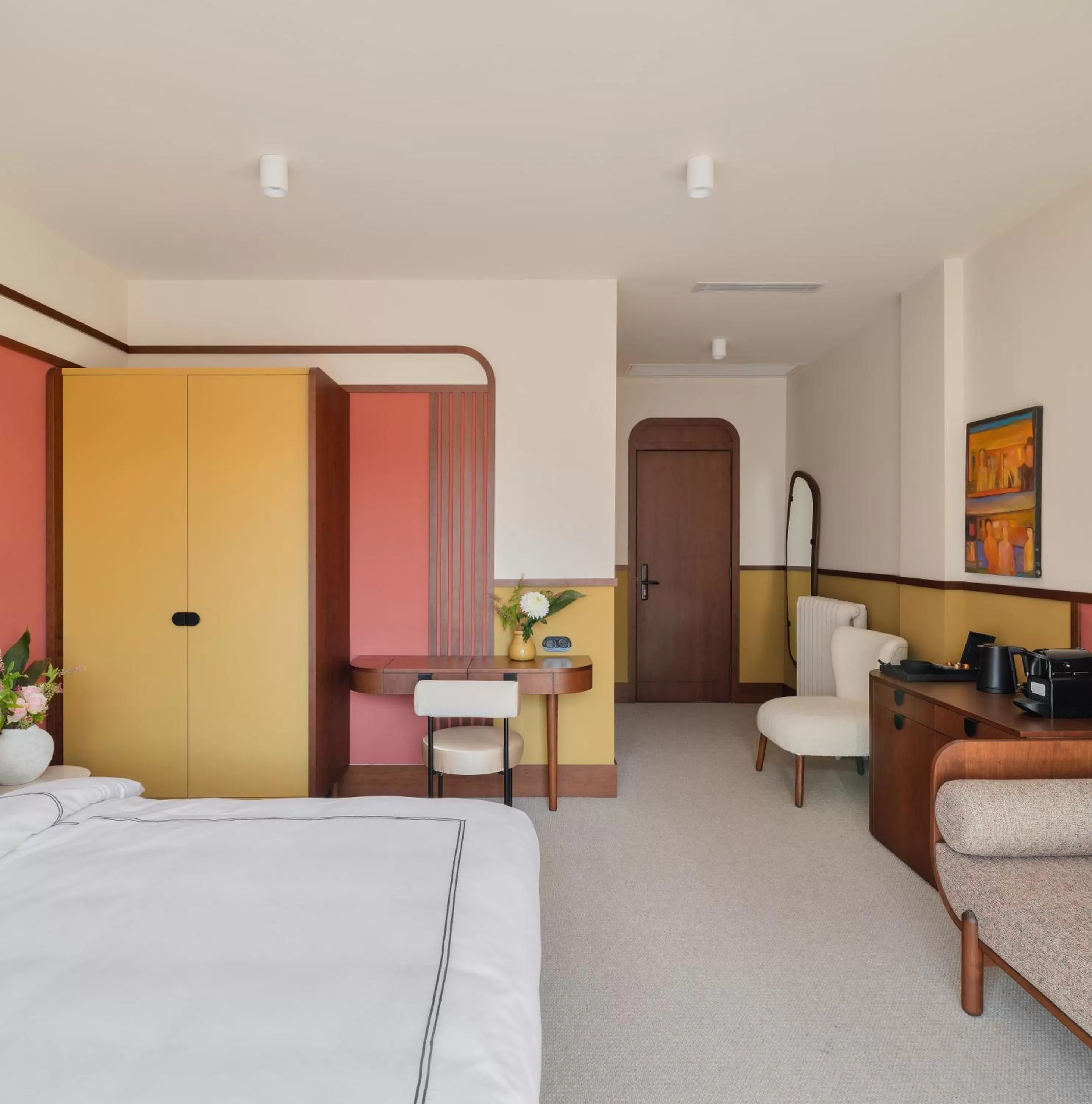 Photo of the whole room, Bed in GentleTom