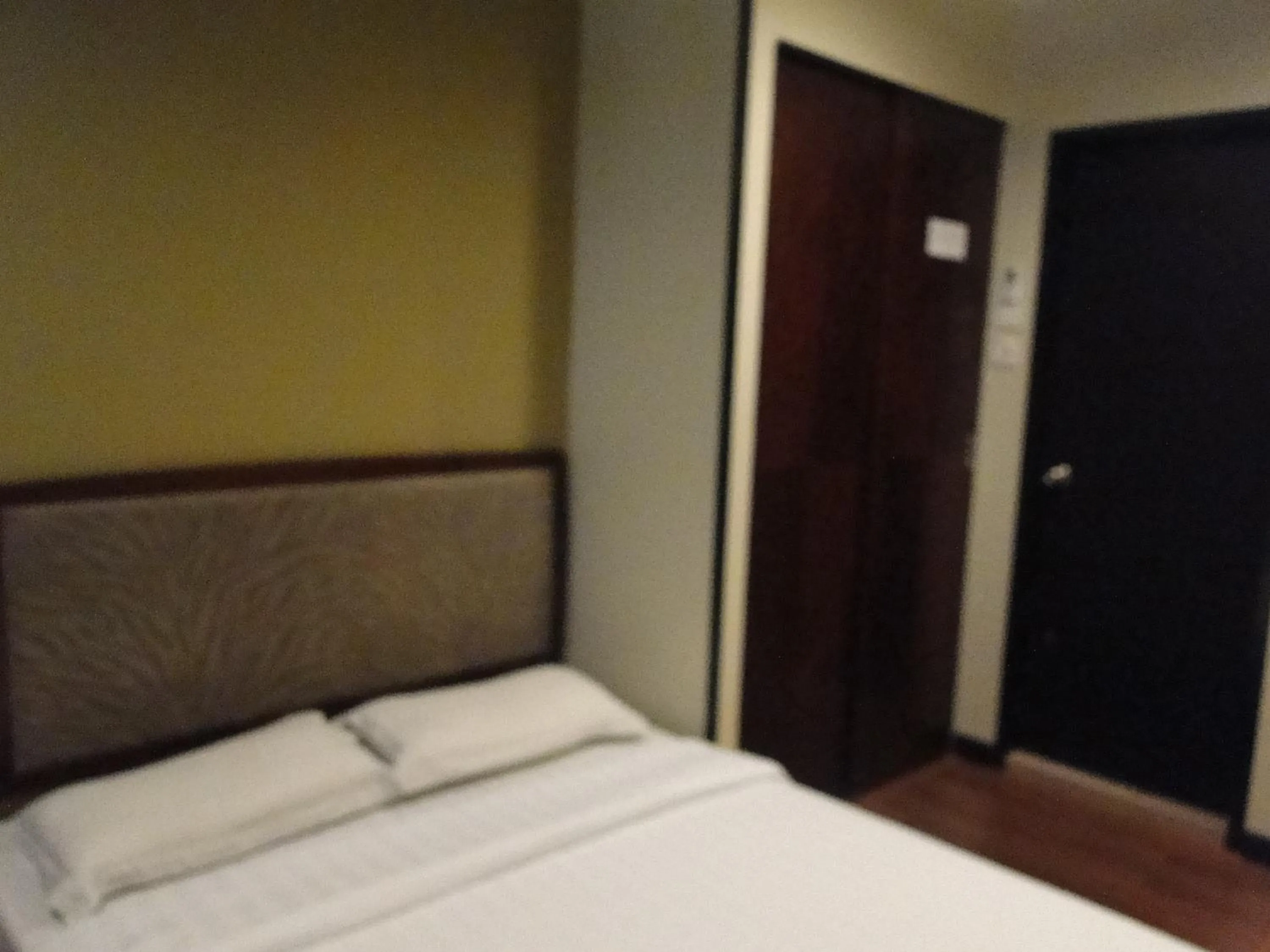 Bed in Hotel Sadong88