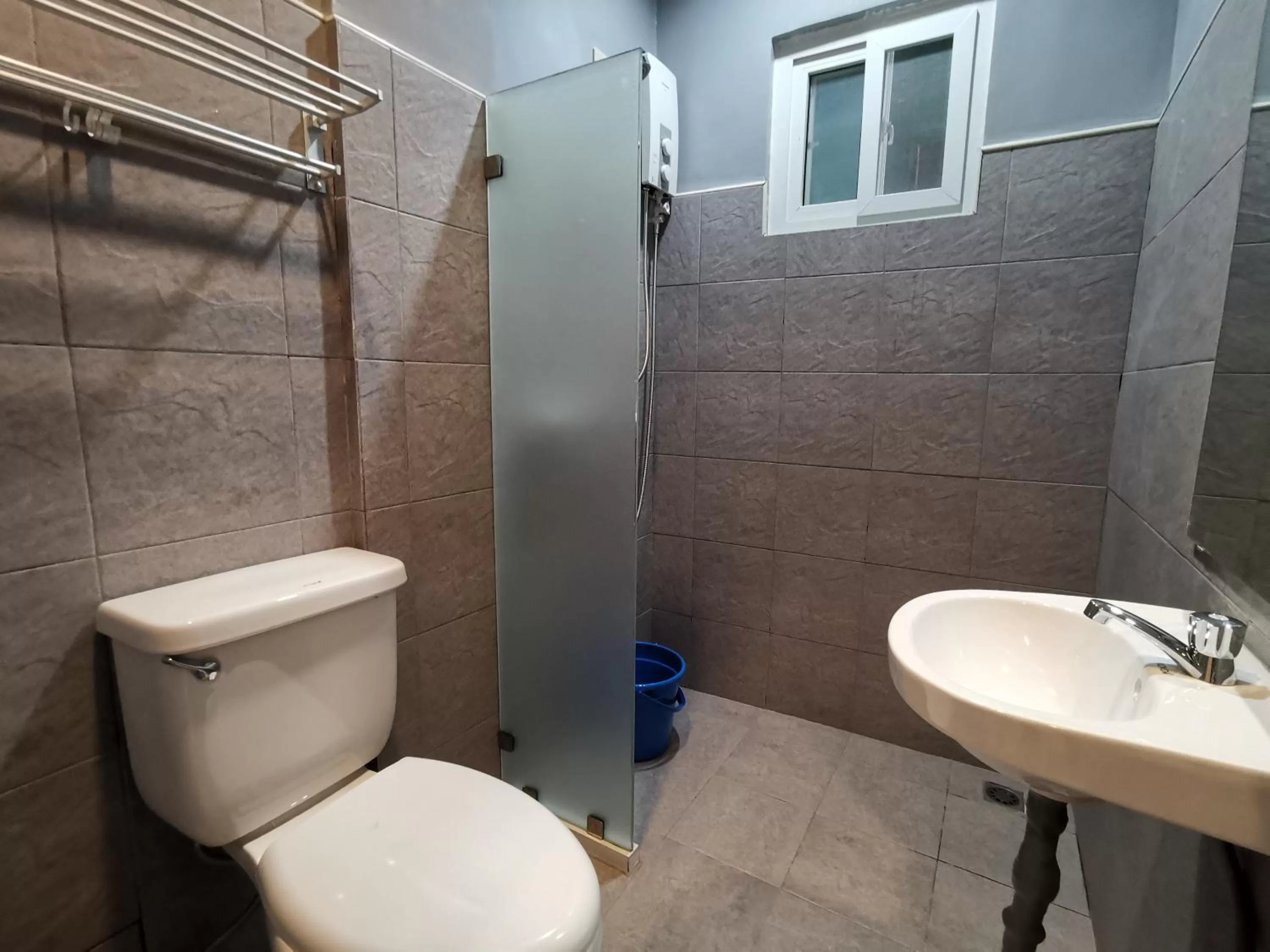 Bathroom in Pescadores Suites Moalboal