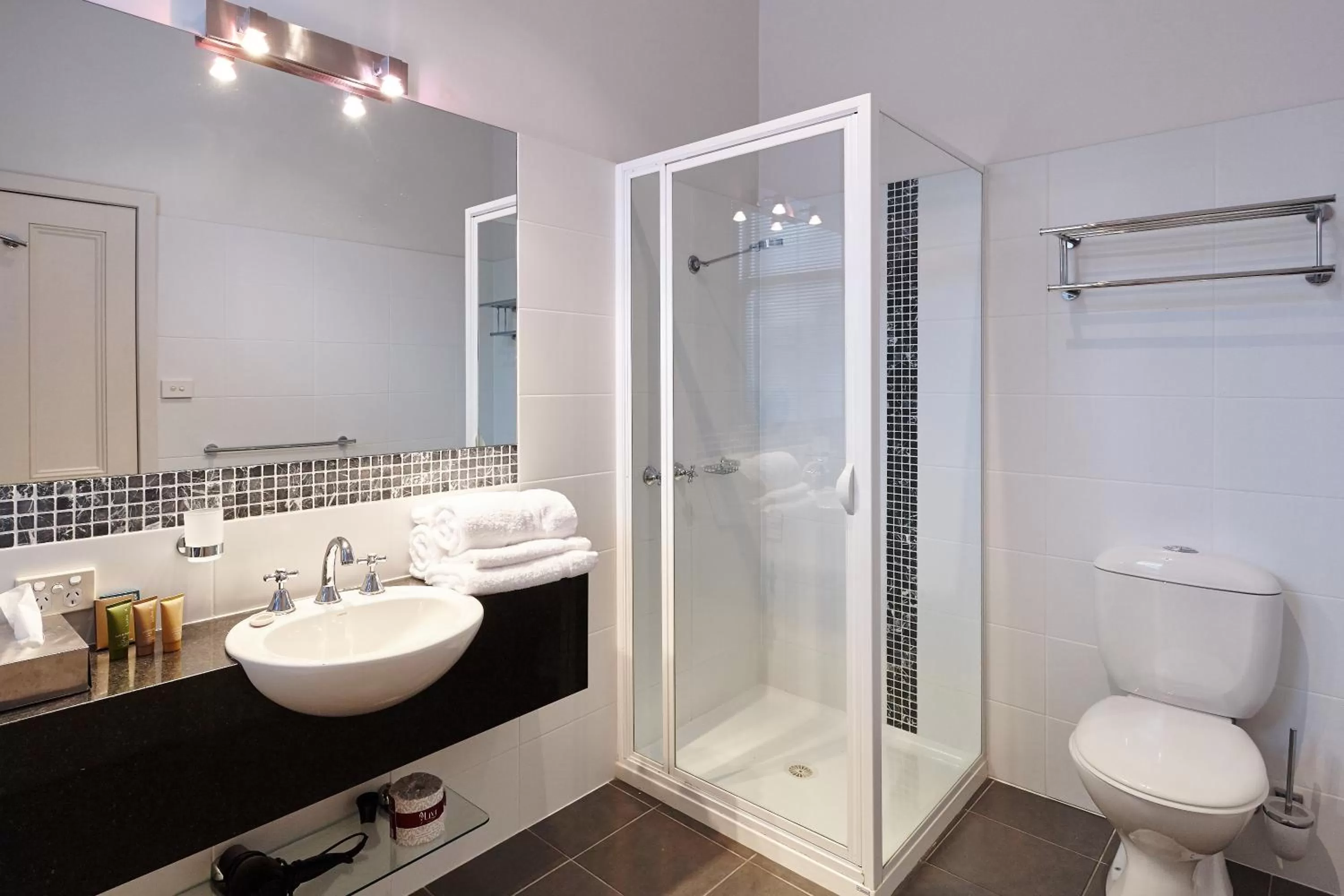 Bathroom in Auldington Hotel